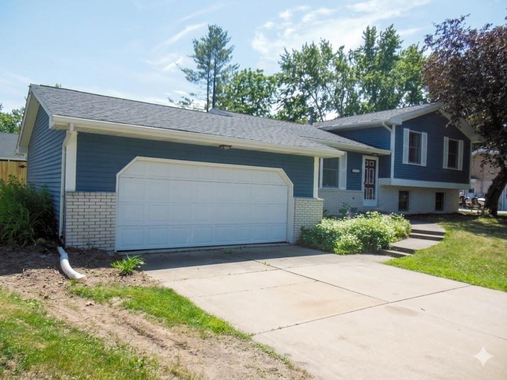 Photo 2 of Single family home for sale at 412 Wilcox Pkwy, Clare, MI 48617 | MLS# 50210755 | Listing updated on 2026-10-02
