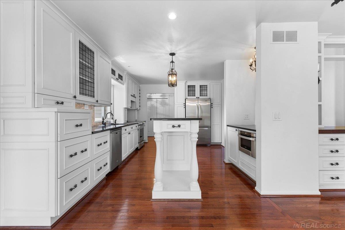 5685 Mottland Court photo 9