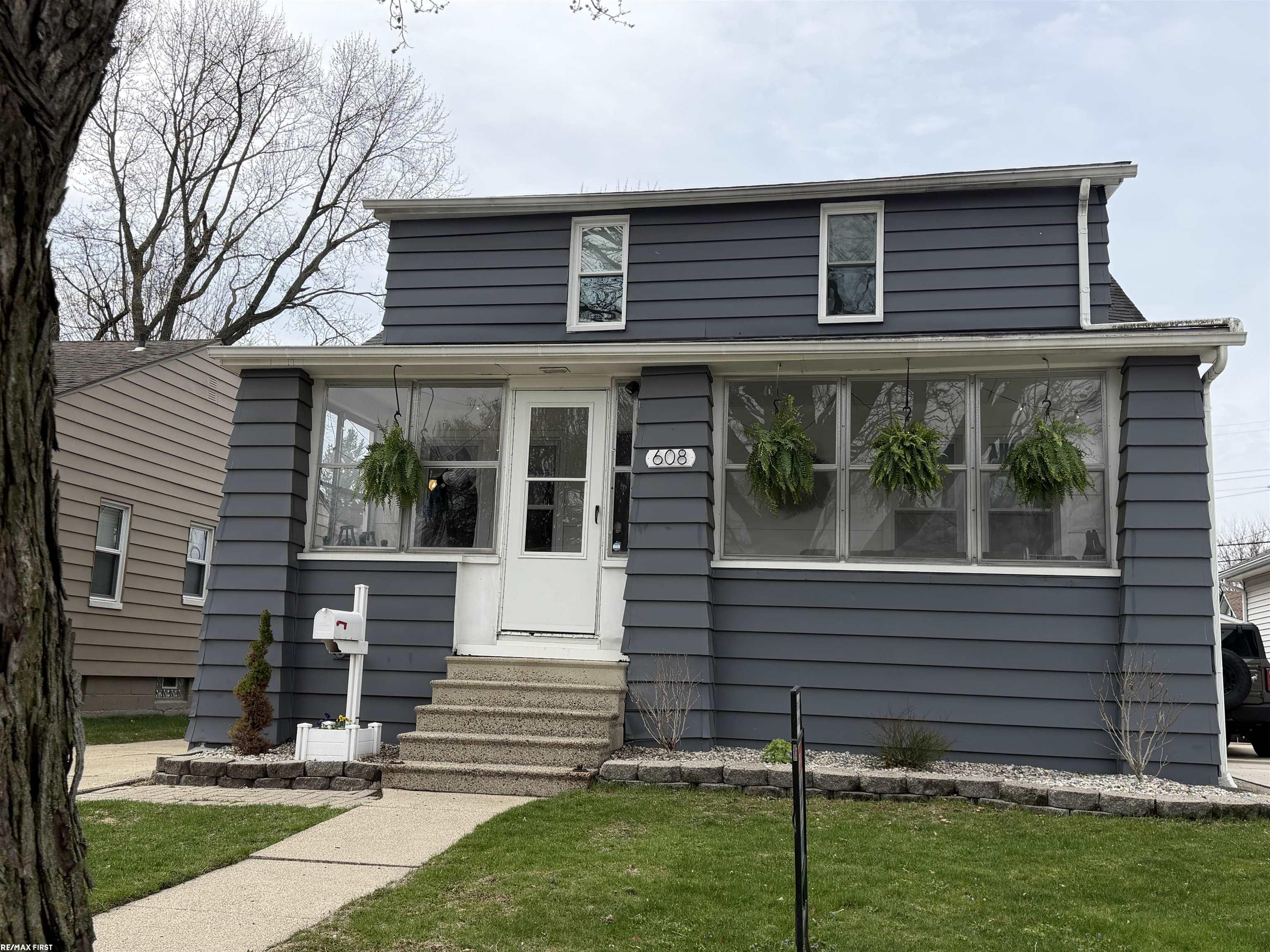 608 S Edgeworth AVE