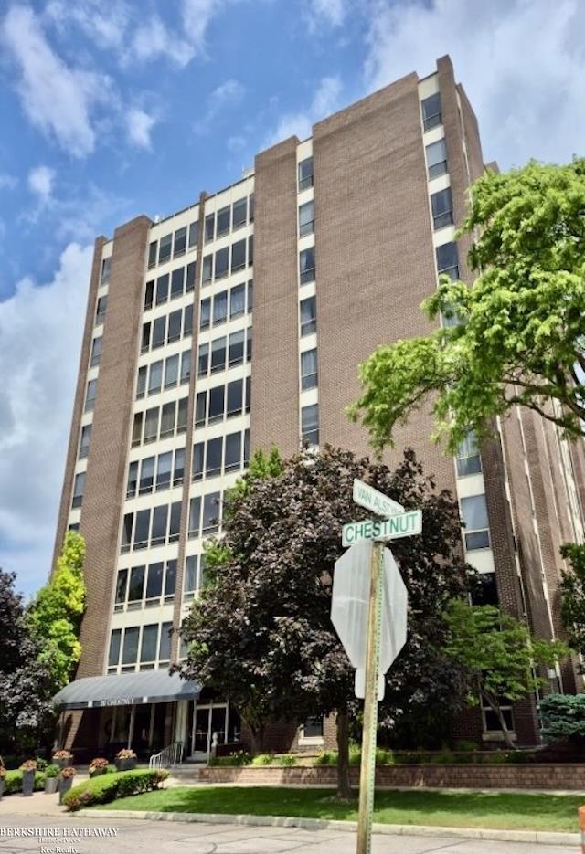 Condo for sale at 20 Chestnut St, Wyandotte, MI 48192 | MLS# 58050211111