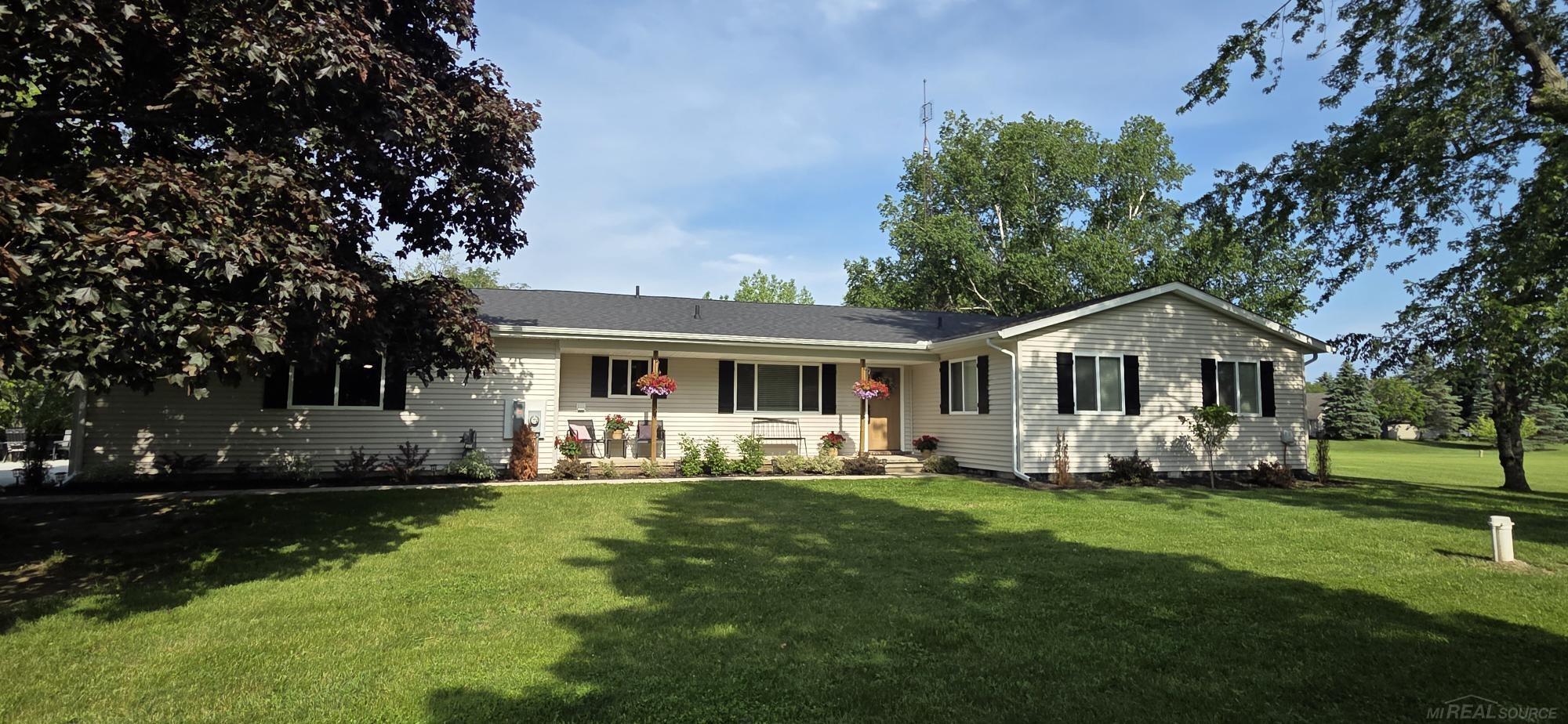 <b>FEATURED PROPERTIES</b>