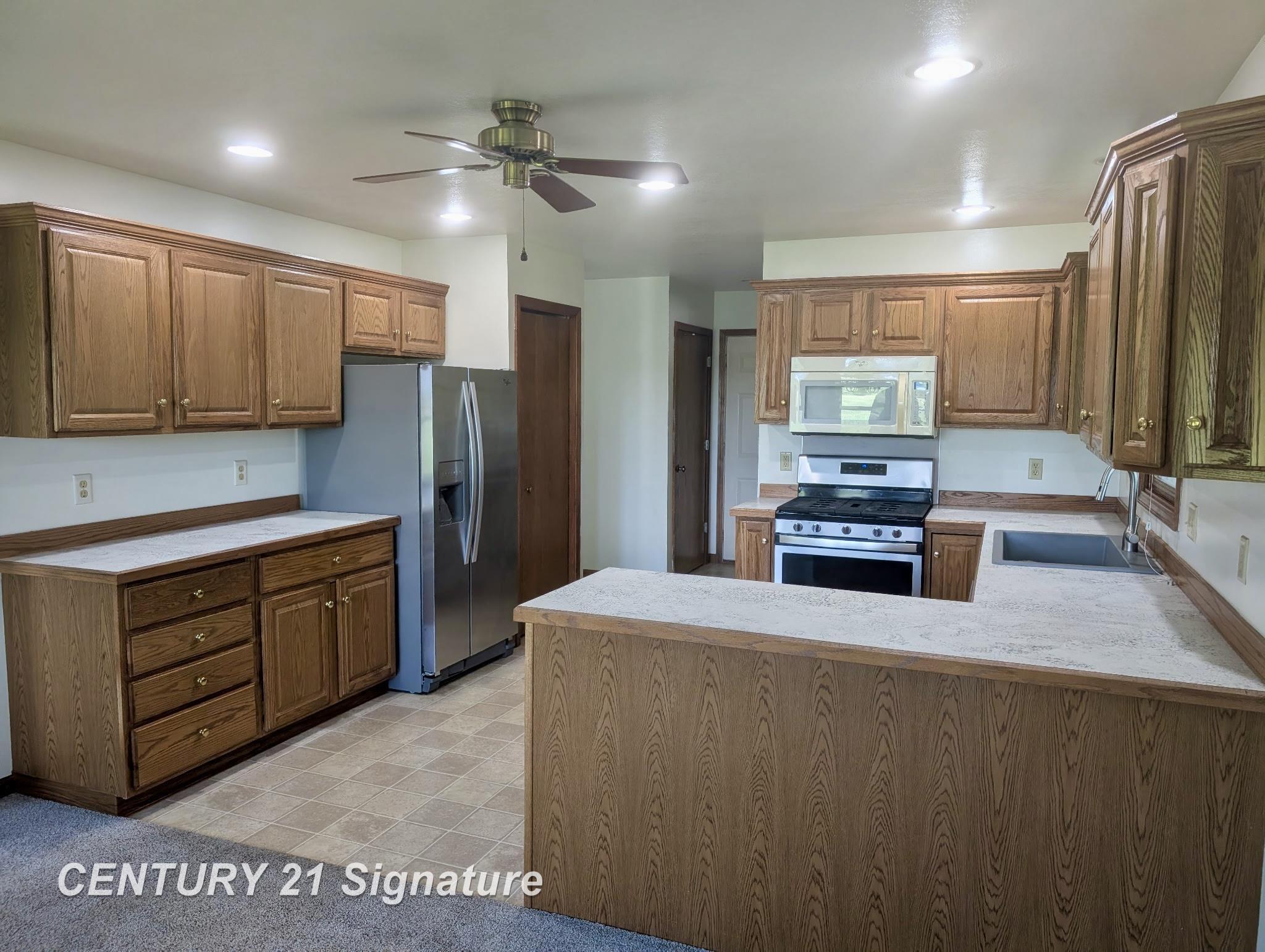 Homes for sale in Tittabawassee Township Saginaw, MI | 1249 E Oakdale Cir, Tittabawassee Township Saginaw, MI 48623 | MLS# 61050211328
