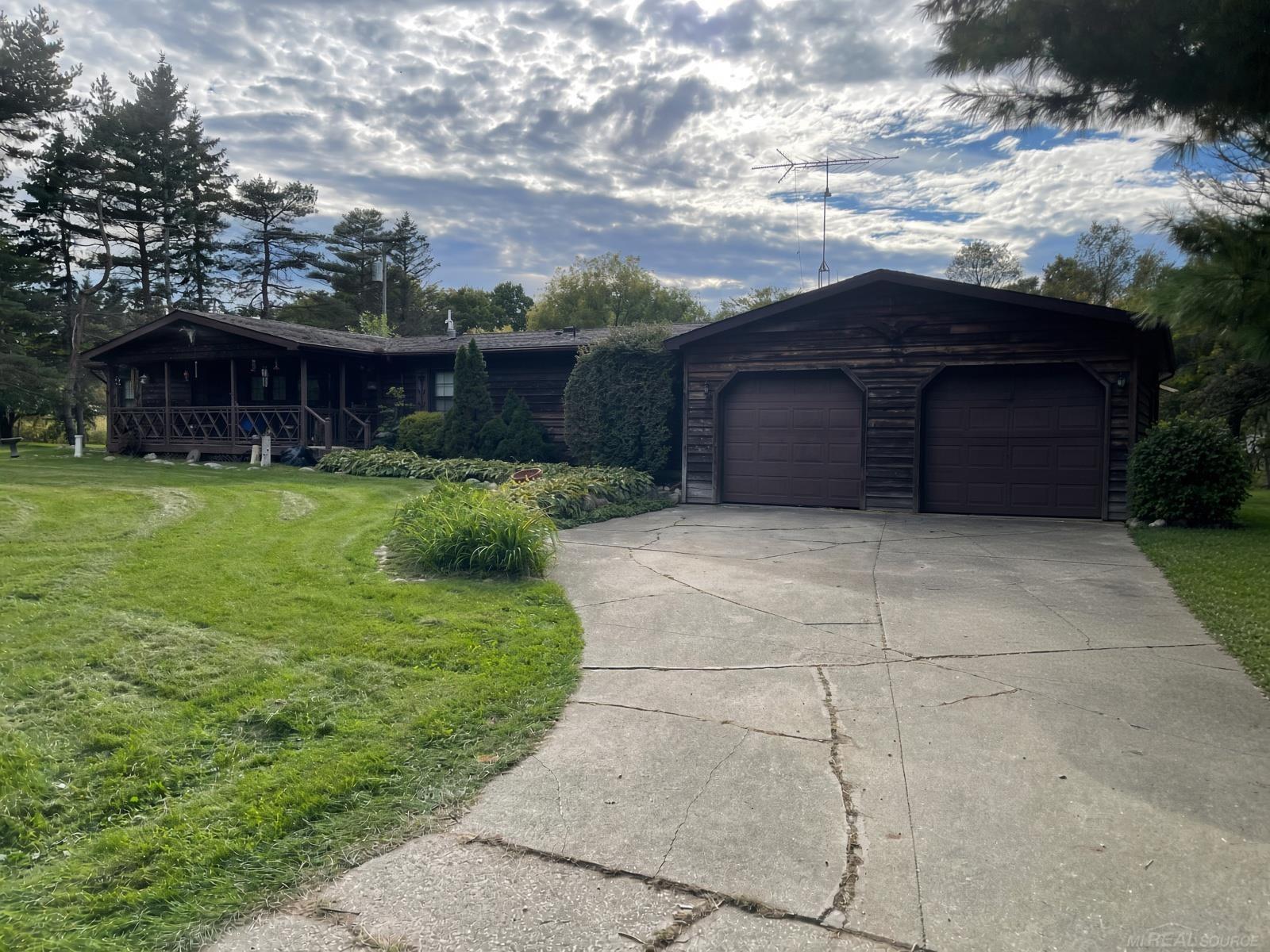 Photo 1 of Single family home for sale at 2960 Oakview St, Dryden, MI 48428 | MLS# 58050211377 | Listing updated on 2026-10-08