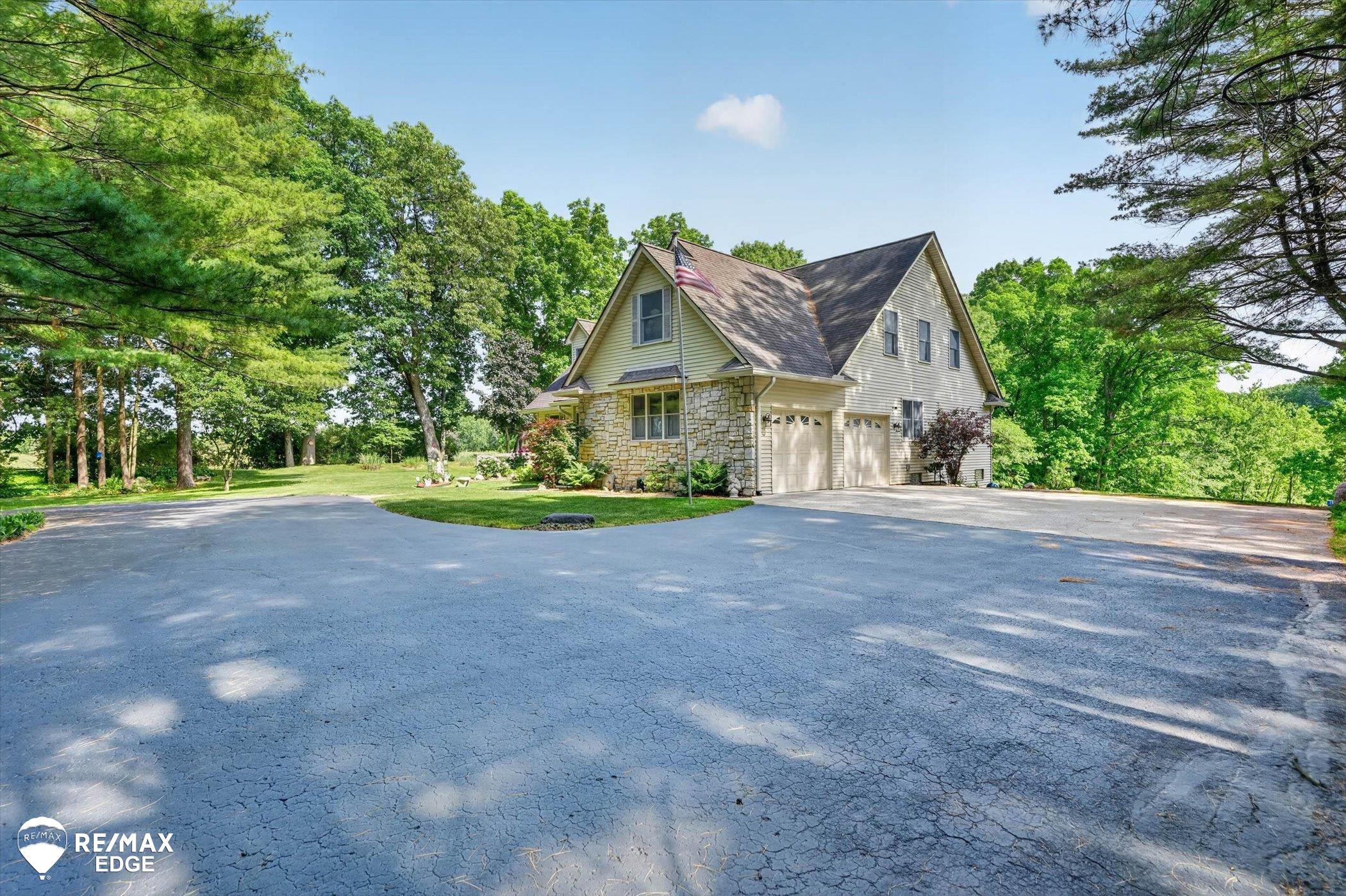 3393 Lippincott Road photo 4