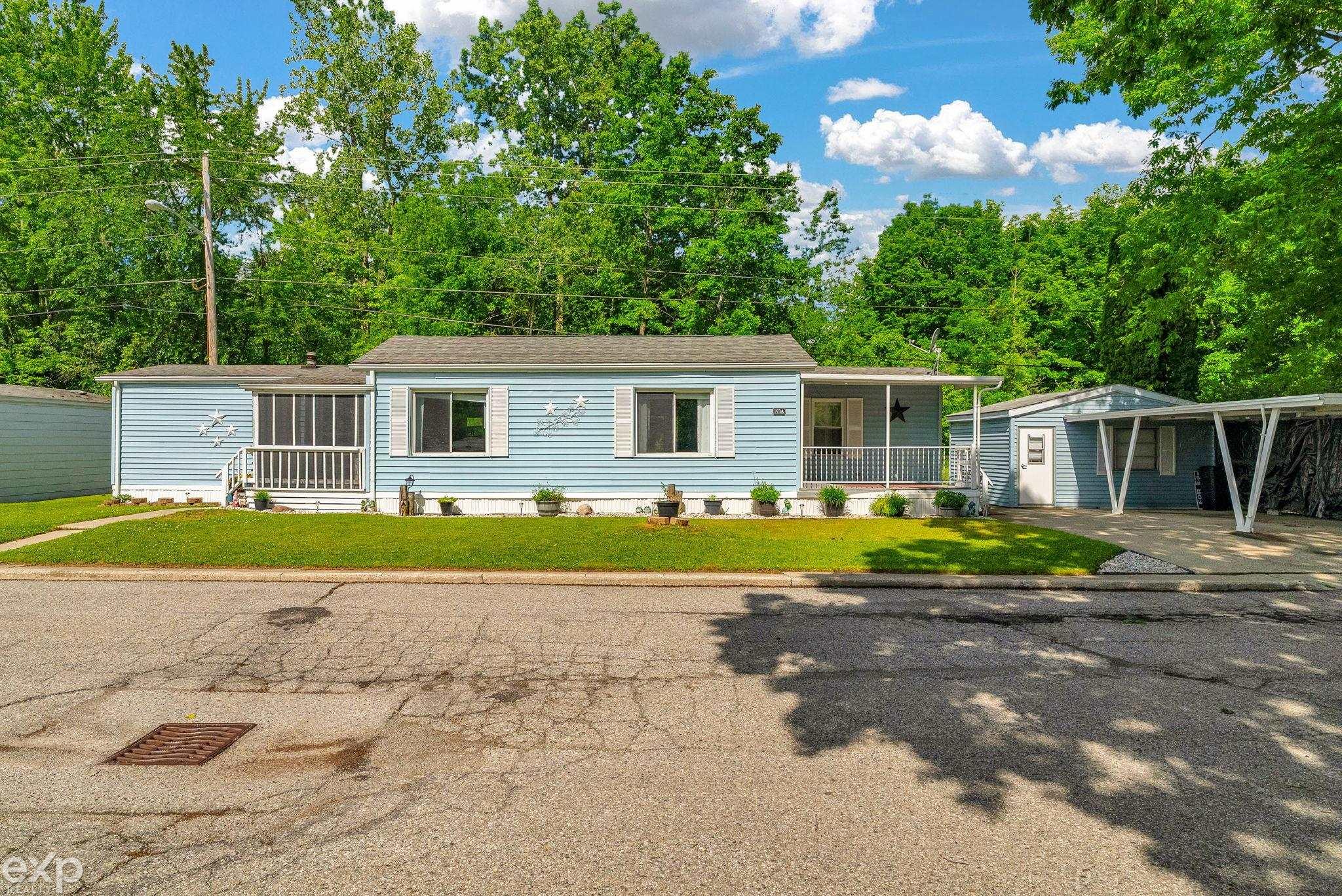 Homes for sale in Marysville, MI | 3333 Ravenswood Rd, Marysville, MI 48040 | MLS# 50211834
