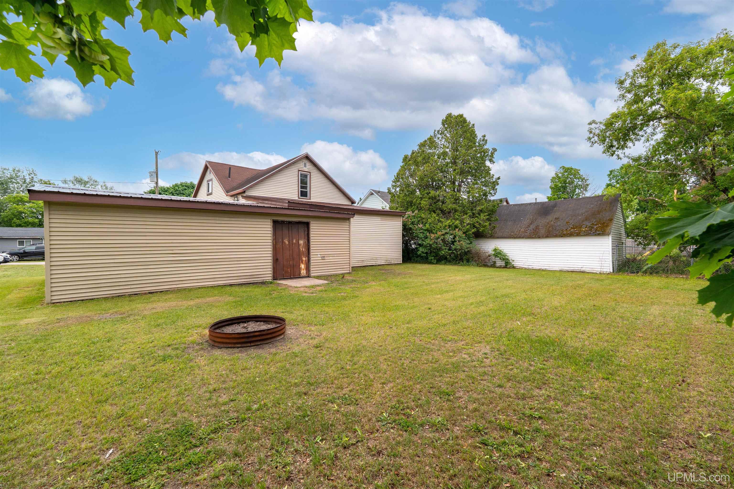 38th image of 137 N Second St, Manistique, MI 49854 | MLS# 50211995