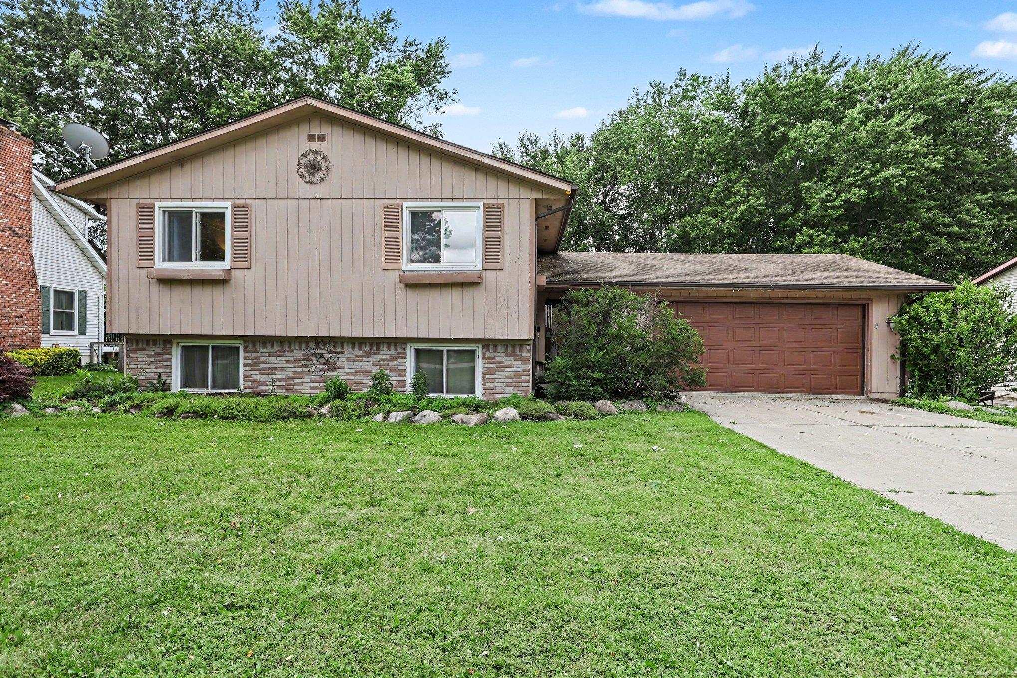302 Westwinds Drive photo 2
