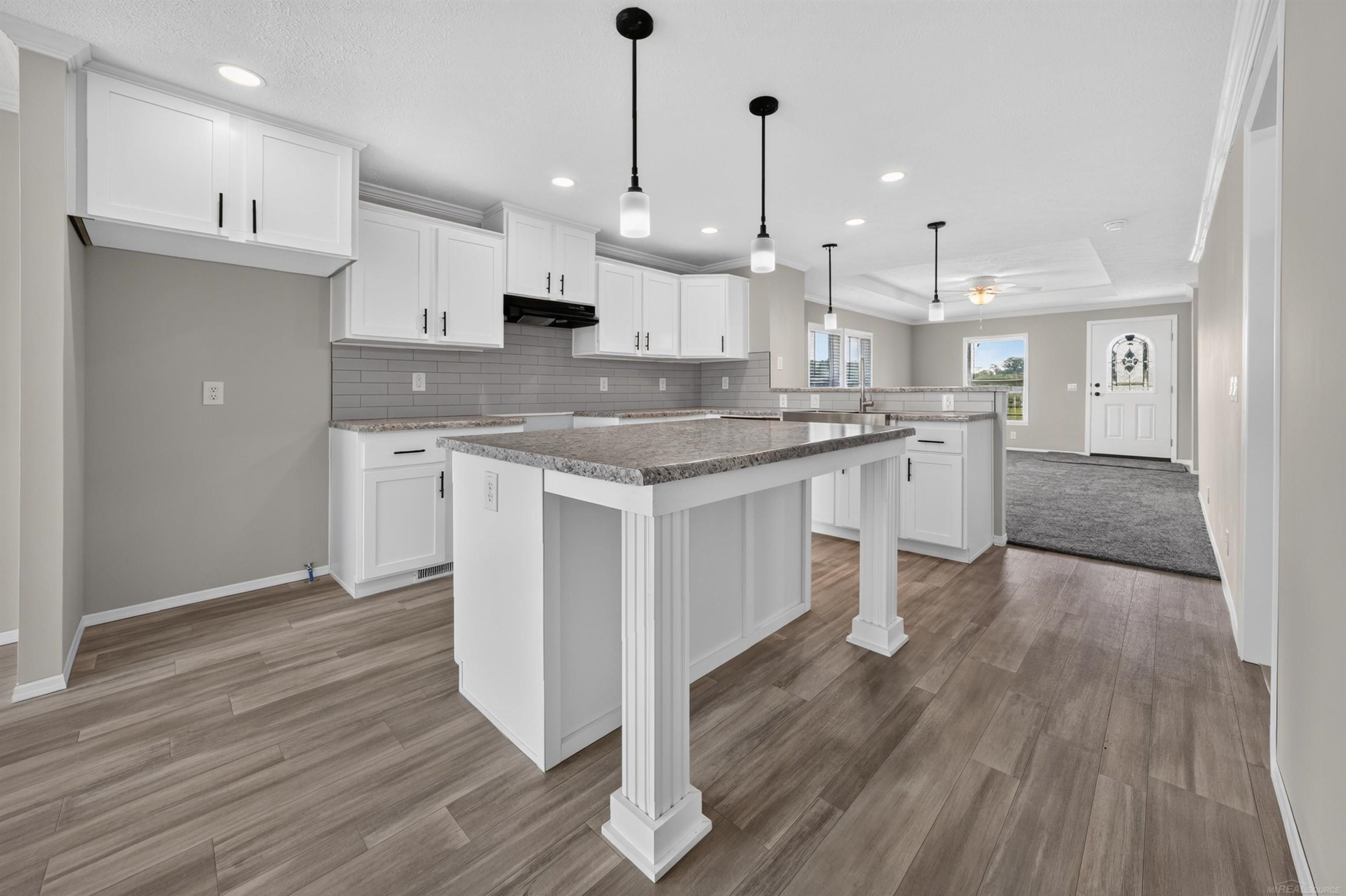 180 Riviera Drive photo 9