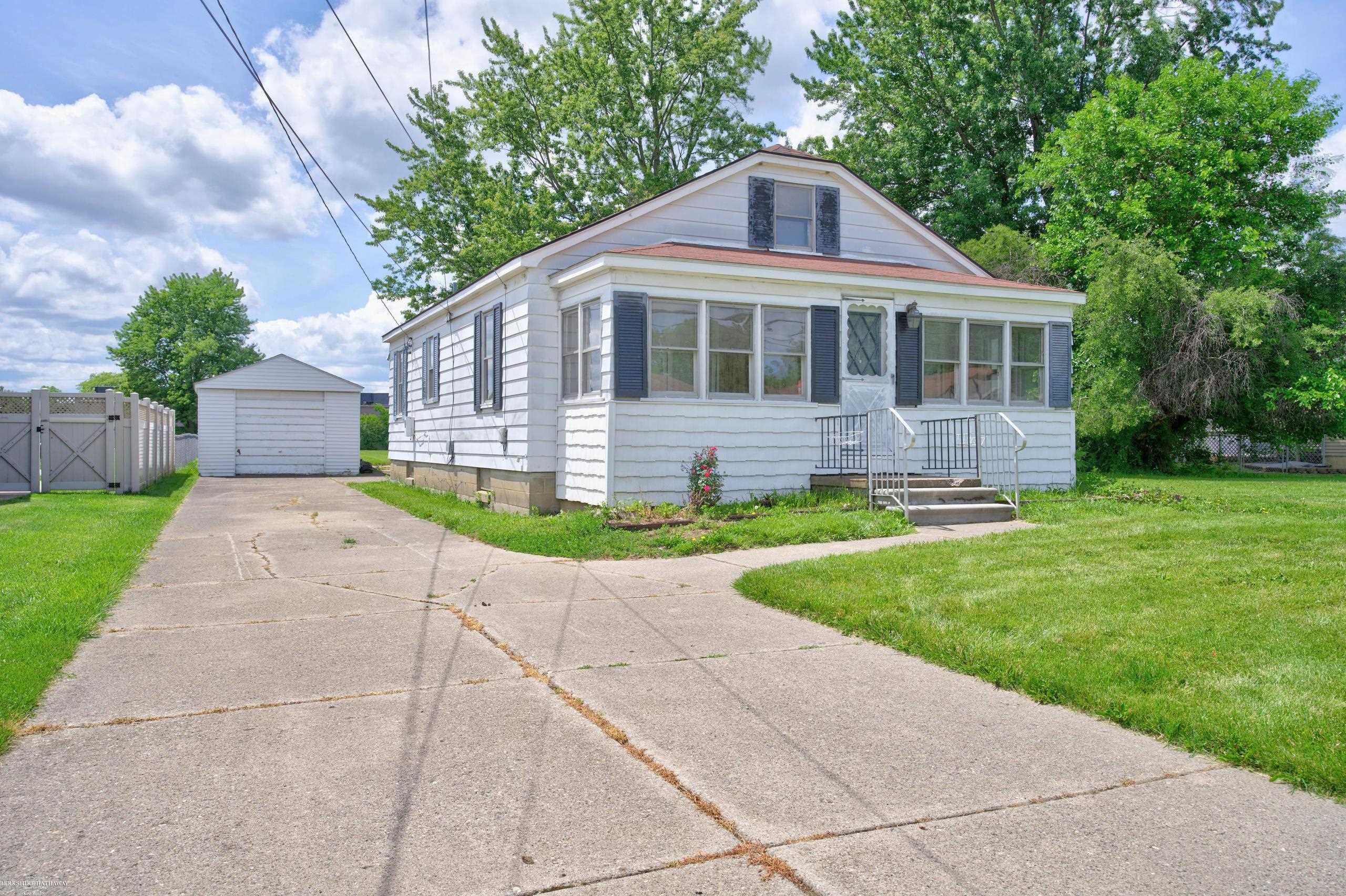 Photo 3 of Single family home for sale at 37191 Dundee St, Sterling Heights, MI 48310 | MLS# 58050212550 | Listing updated on 2026-09-15
