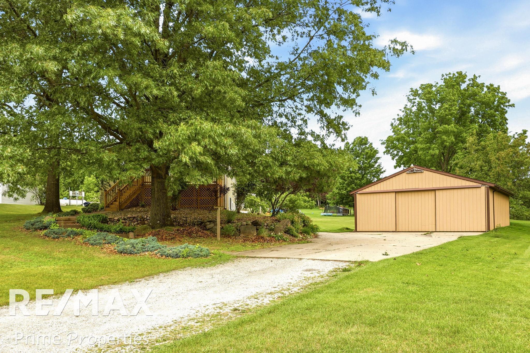594 Lou Alice Drive photo 2