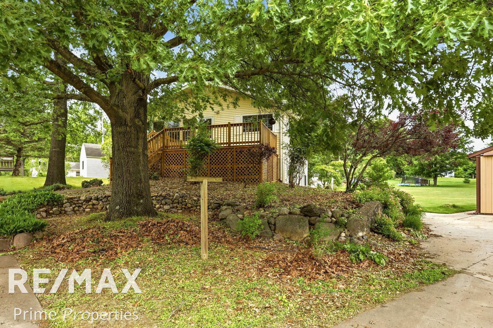 594 Lou Alice Drive photo 3