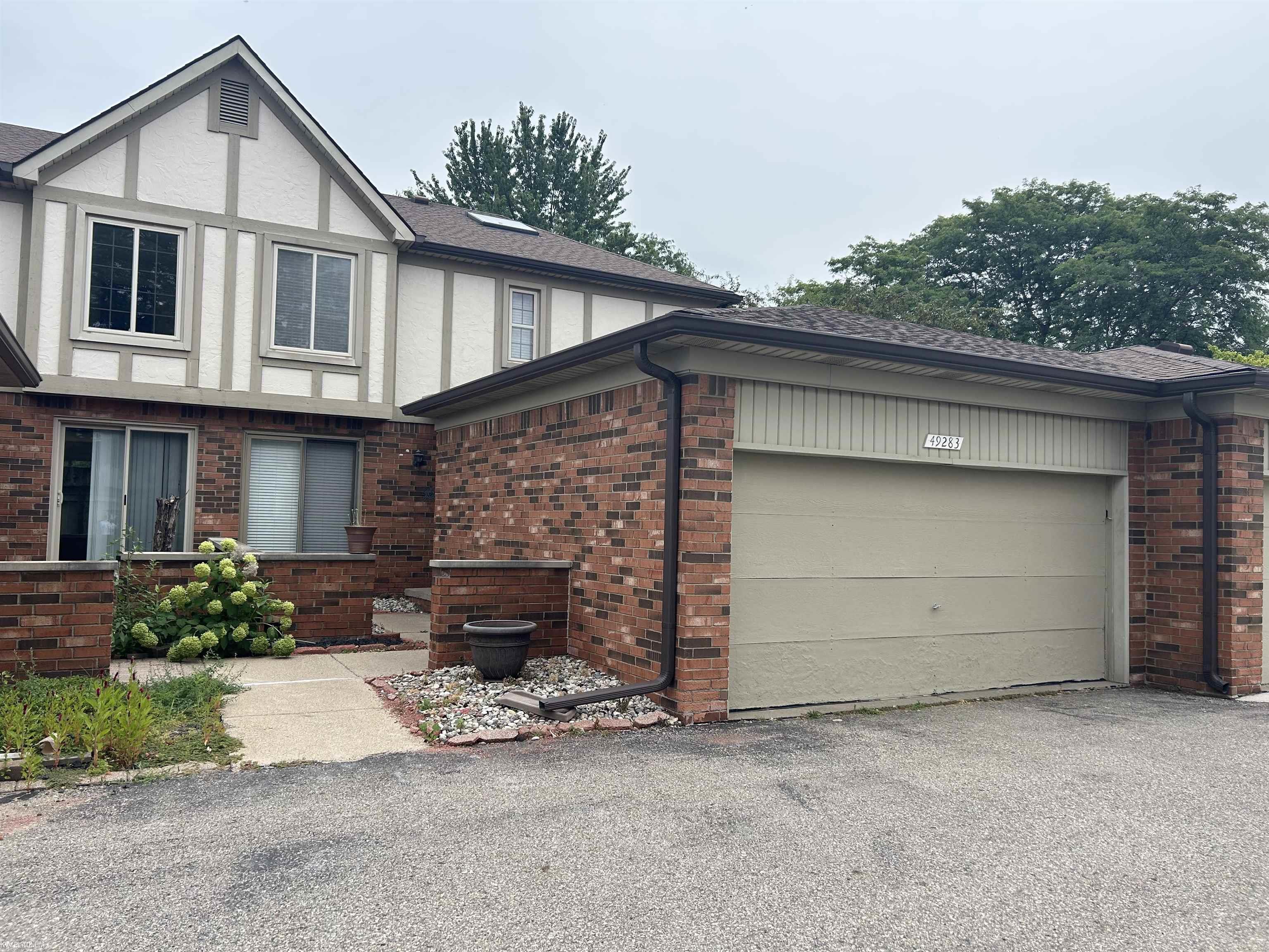 Photo 2 of Condo for sale at 49283 Ashley Ct, Shelby Township, MI 48315 | MLS# 58050212687 | Listing updated on 2026-10-05