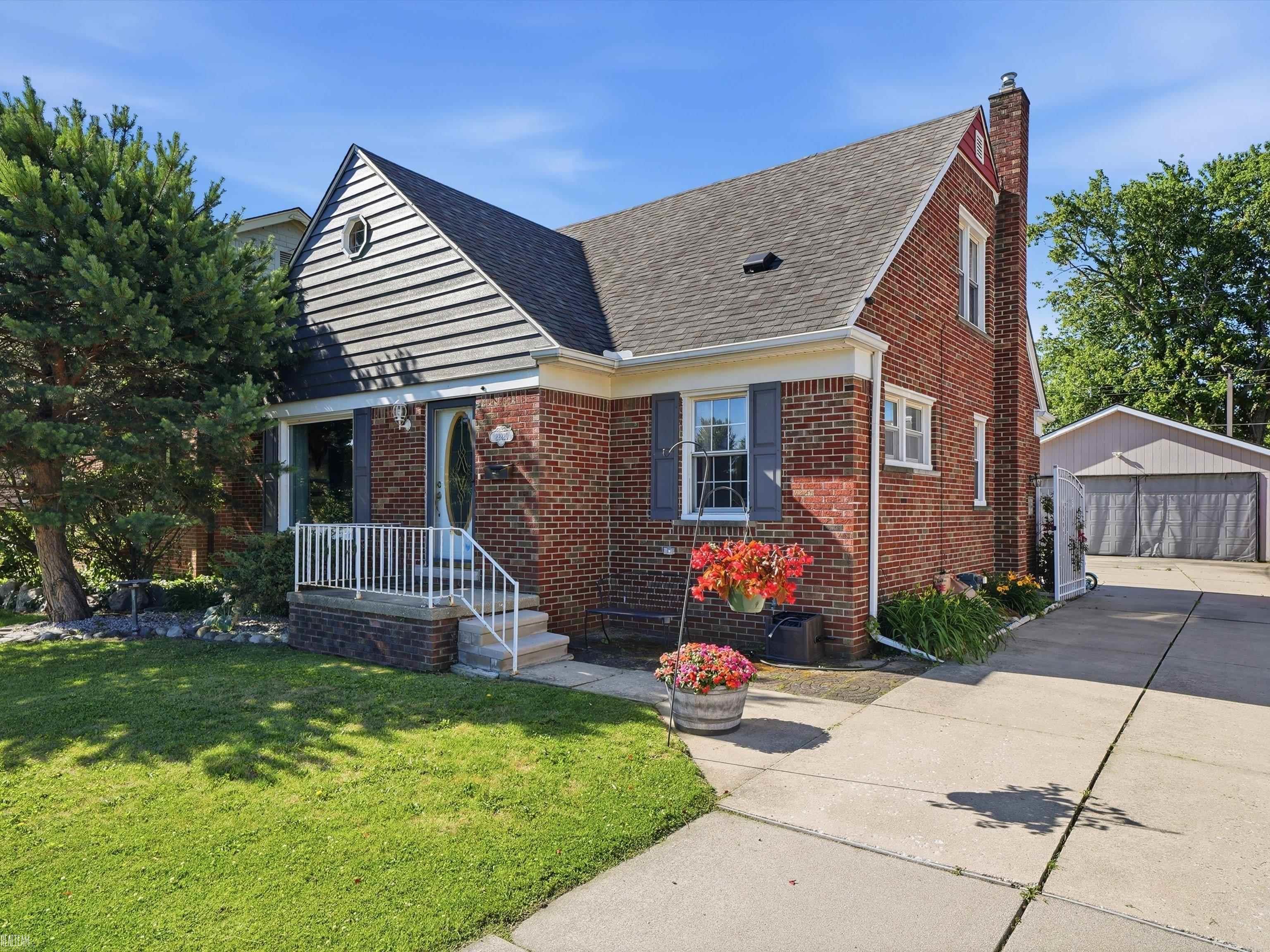 22820 Ridgeway ST StClairShoresCity_Macomb Michigan 48080