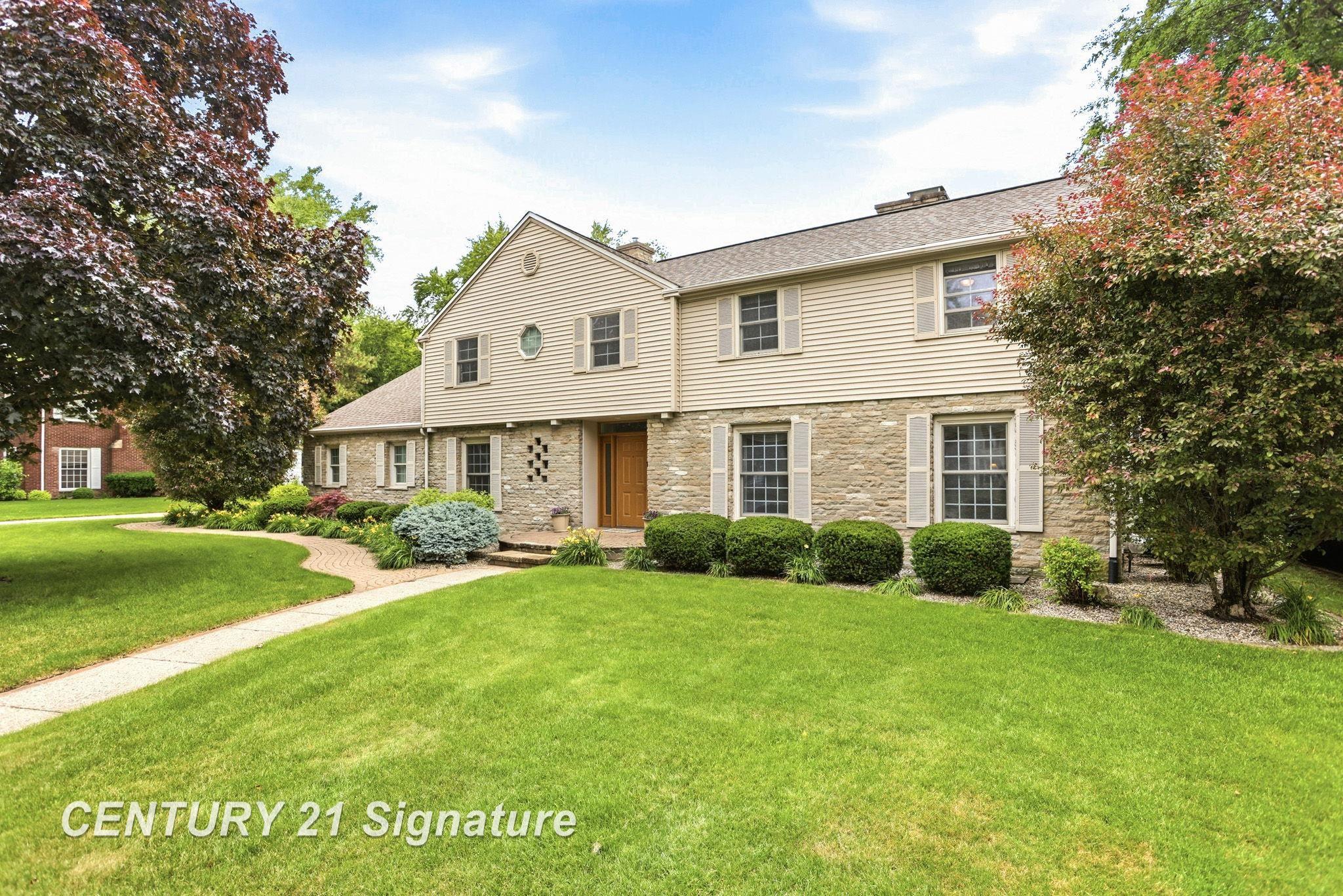 Photo 1 of Sale Pending at 14 Edgewood Rd, Saginaw, MI 48602 | MLS# 61050212793 | Listing updated on 2026-09-29