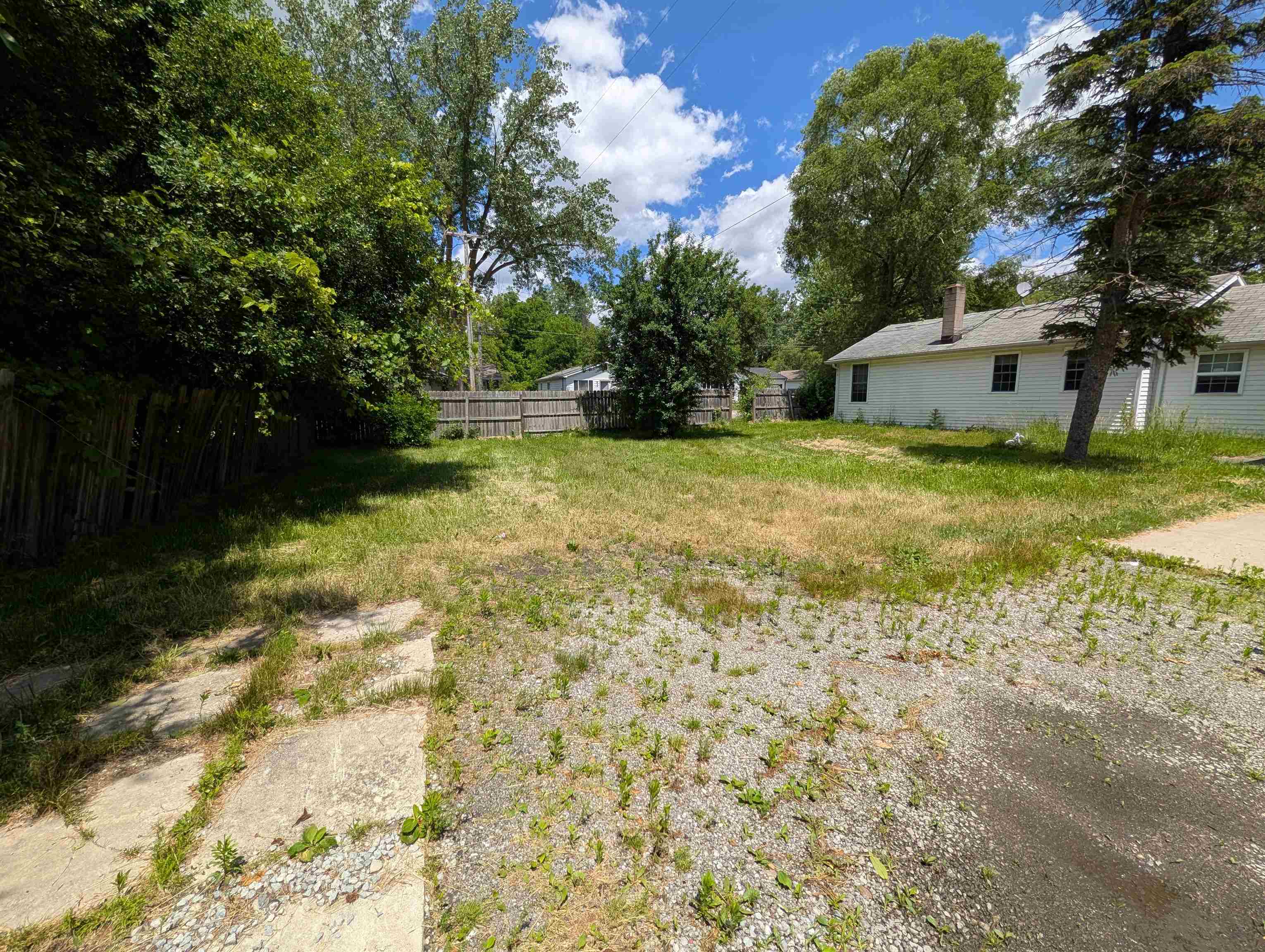 Homes for sale in Bridgeport Charter Township Saginaw, MI | 2286 California Ave, Bridgeport Charter Township Saginaw, MI 48601 | MLS# 61050212880