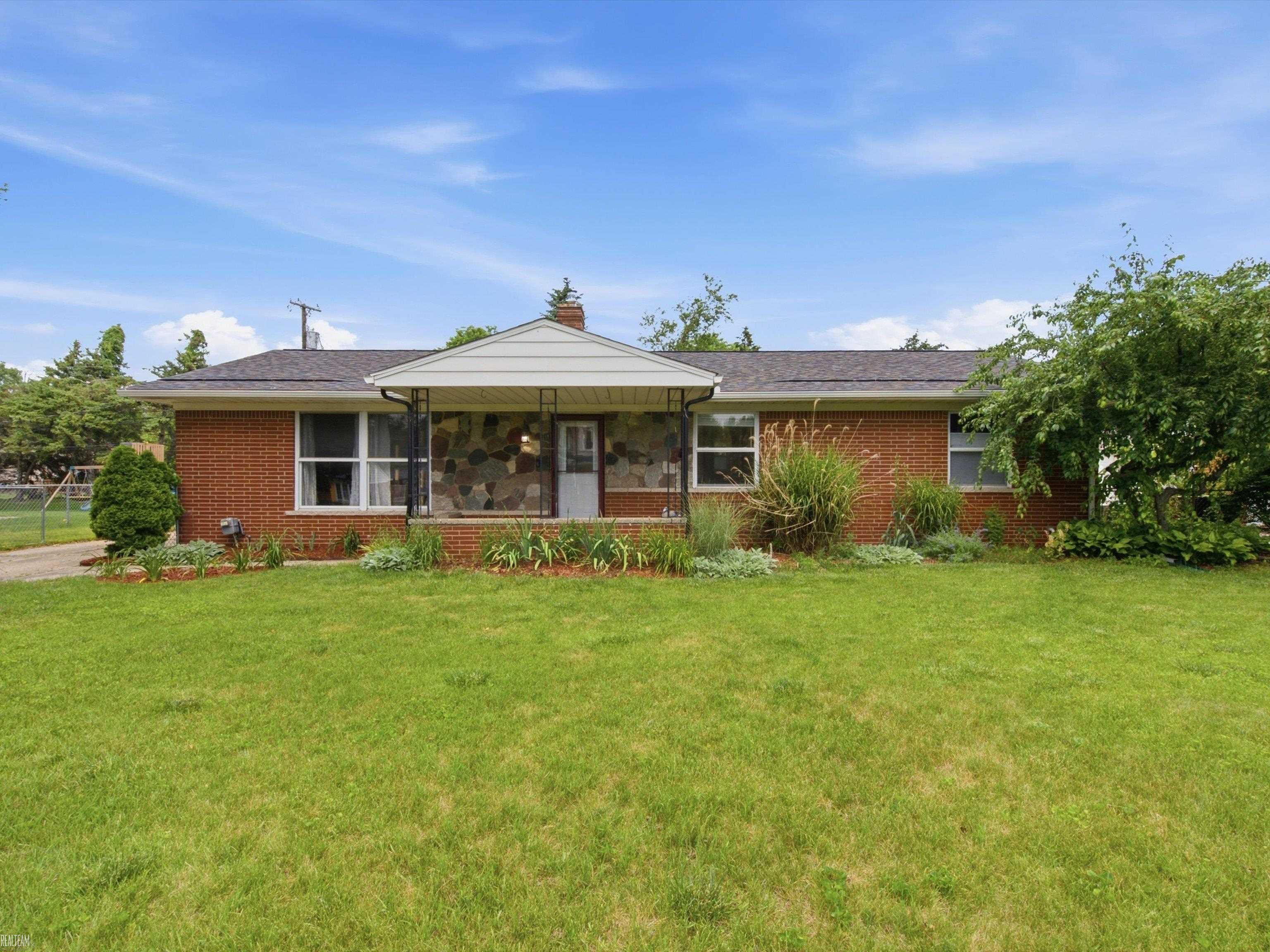 25107 Saint Christopher HarrisonCharterTownship_Macomb Michigan 48045