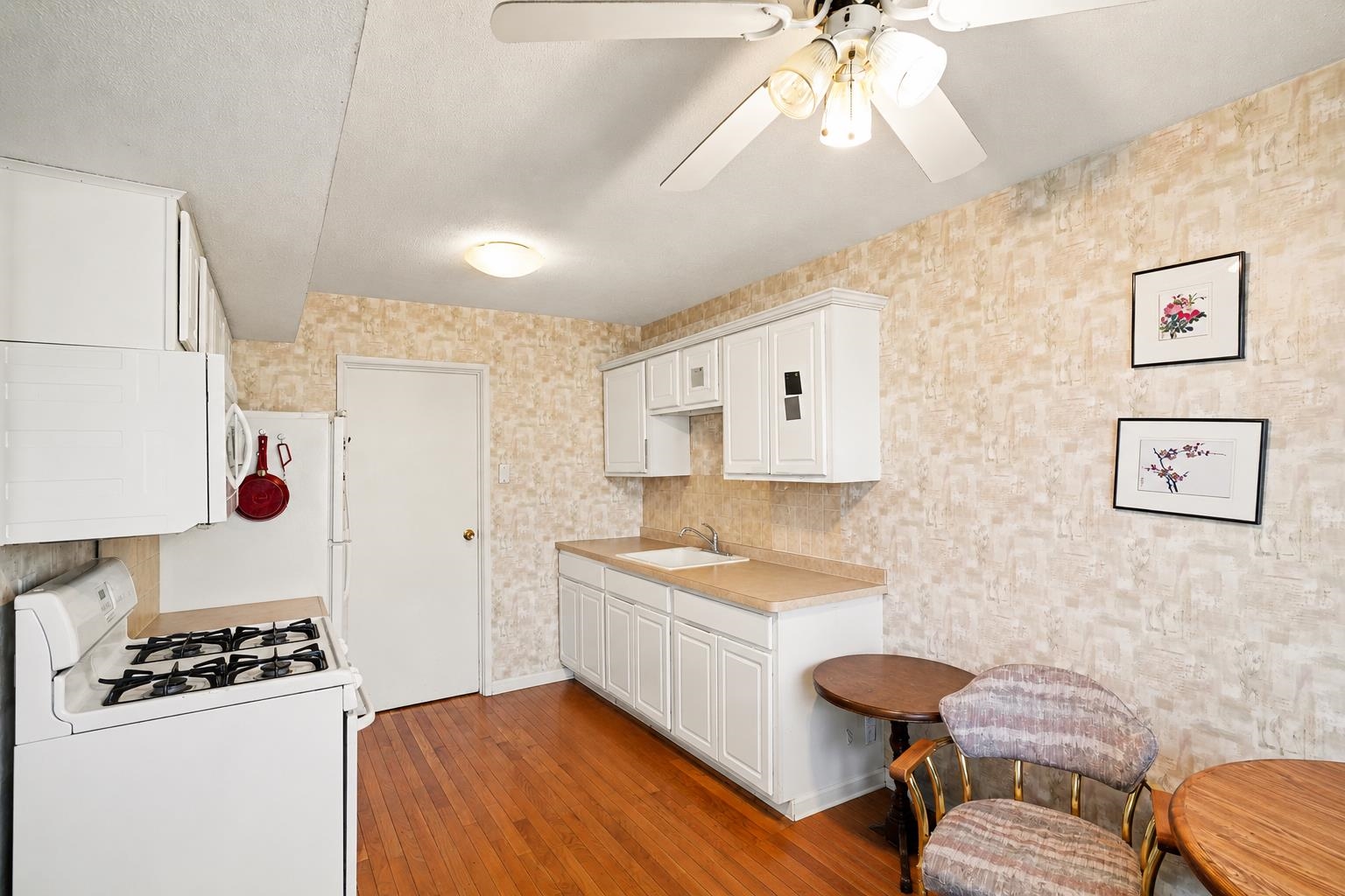 2nd image of 39762 Village Wood Cir, Novi, MI 48375 | MLS# 5050213085