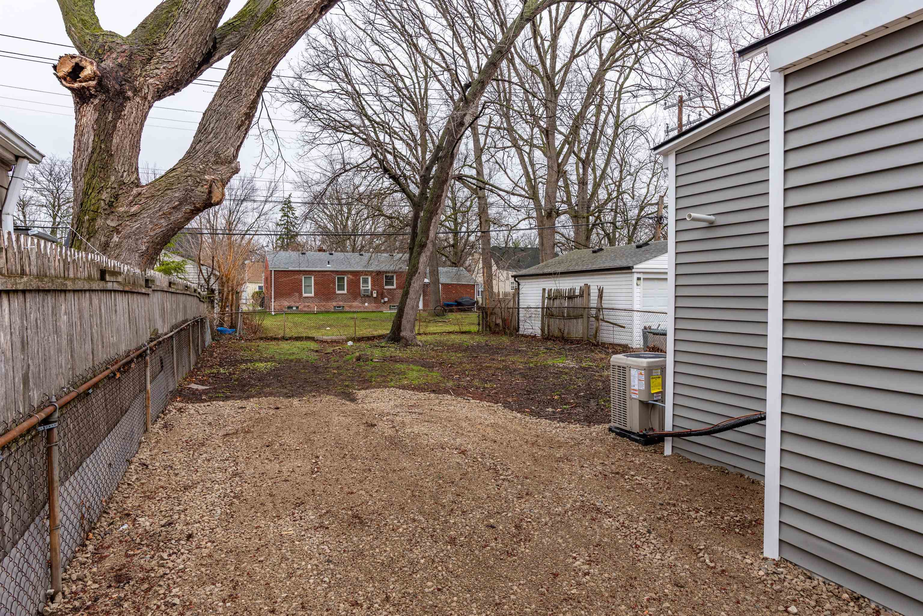 2nd image of 20925 Ridgemont Rd, Harper Woods, MI 48225 | MLS# 58050213199