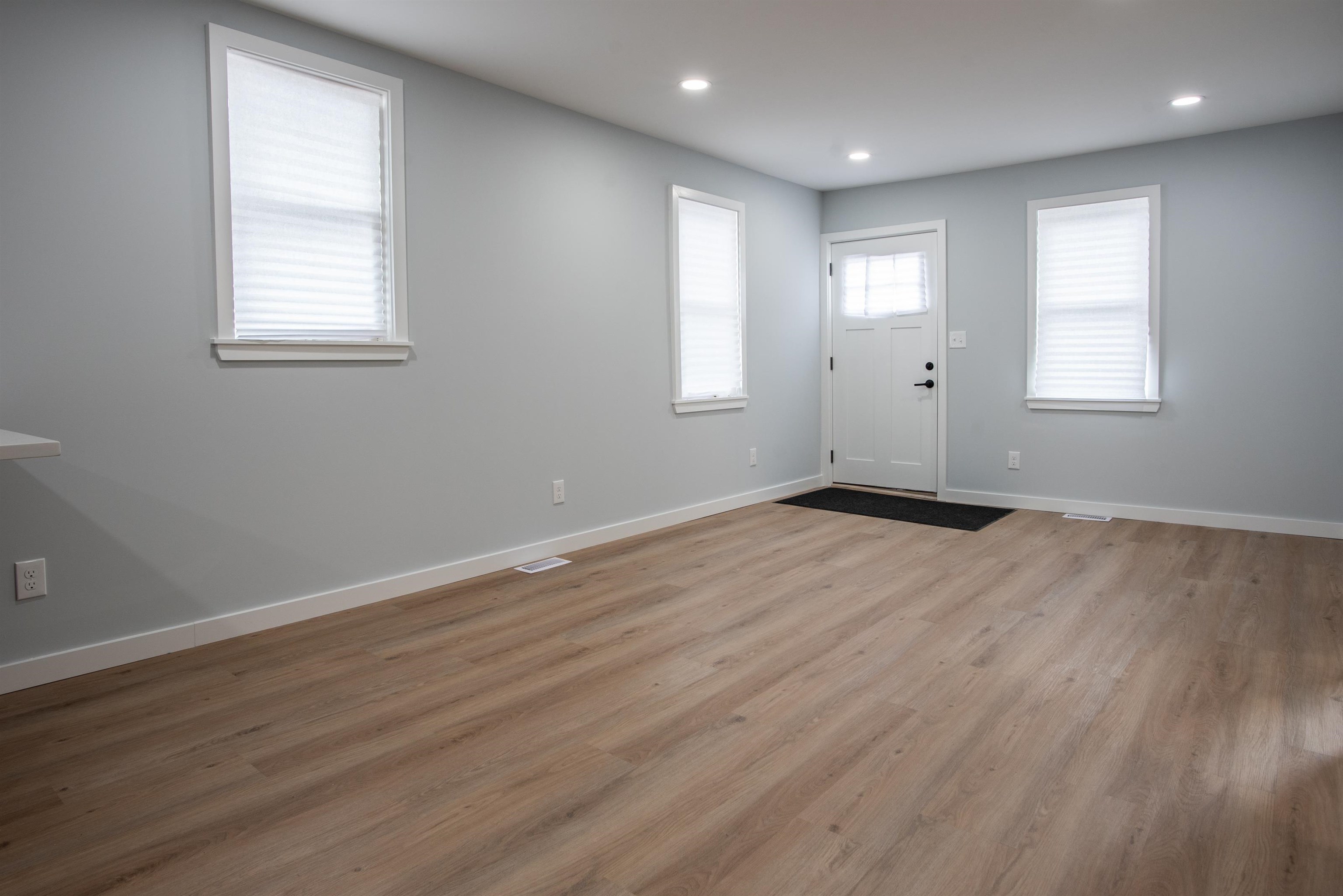 5th image of 20925 Ridgemont Rd, Harper Woods, MI 48225 | MLS# 58050213199