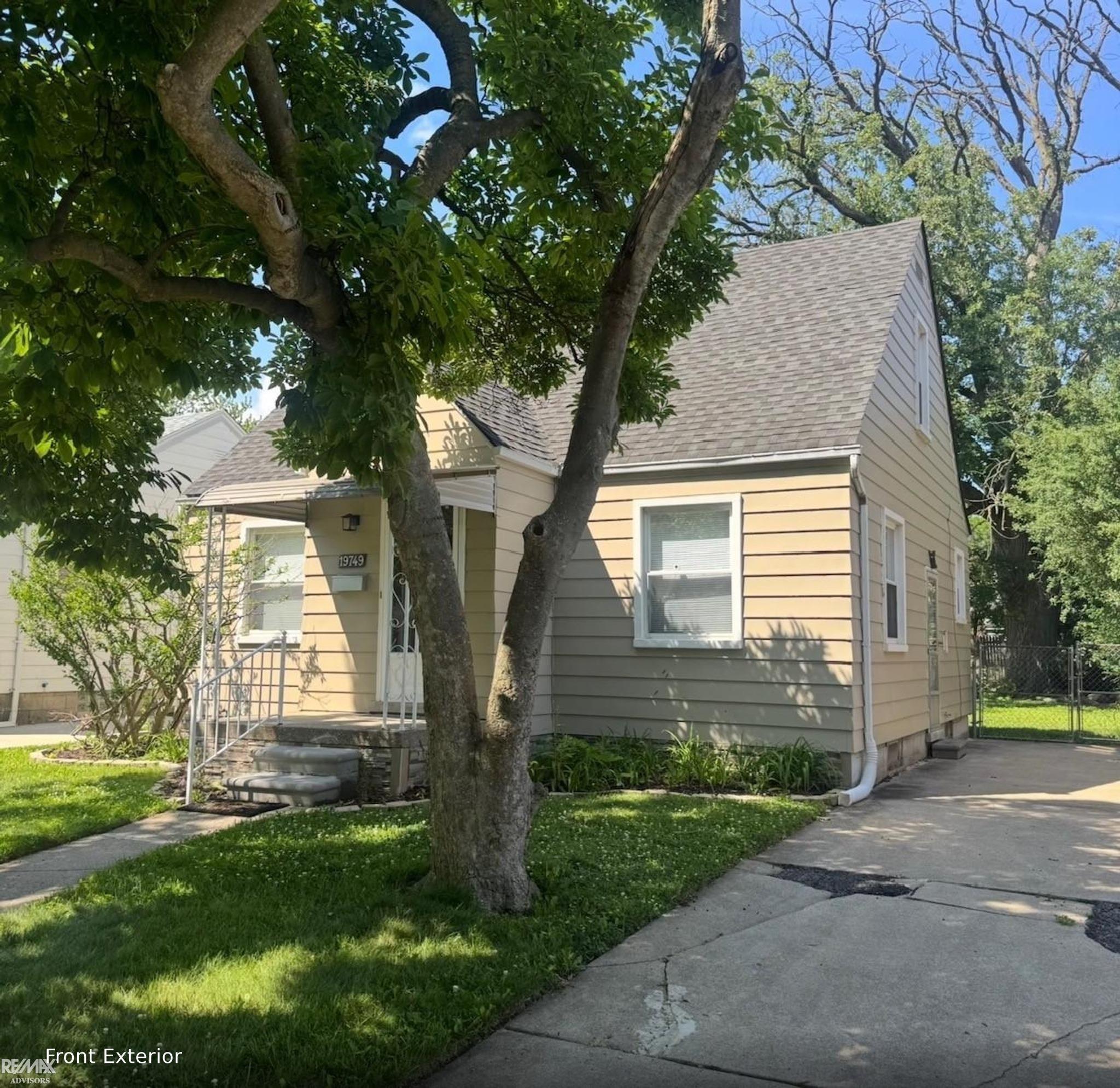 Homes for sale in Harper Woods, MI | 19749 Washtenaw St, Harper Woods, MI 48225 | MLS# 50213462