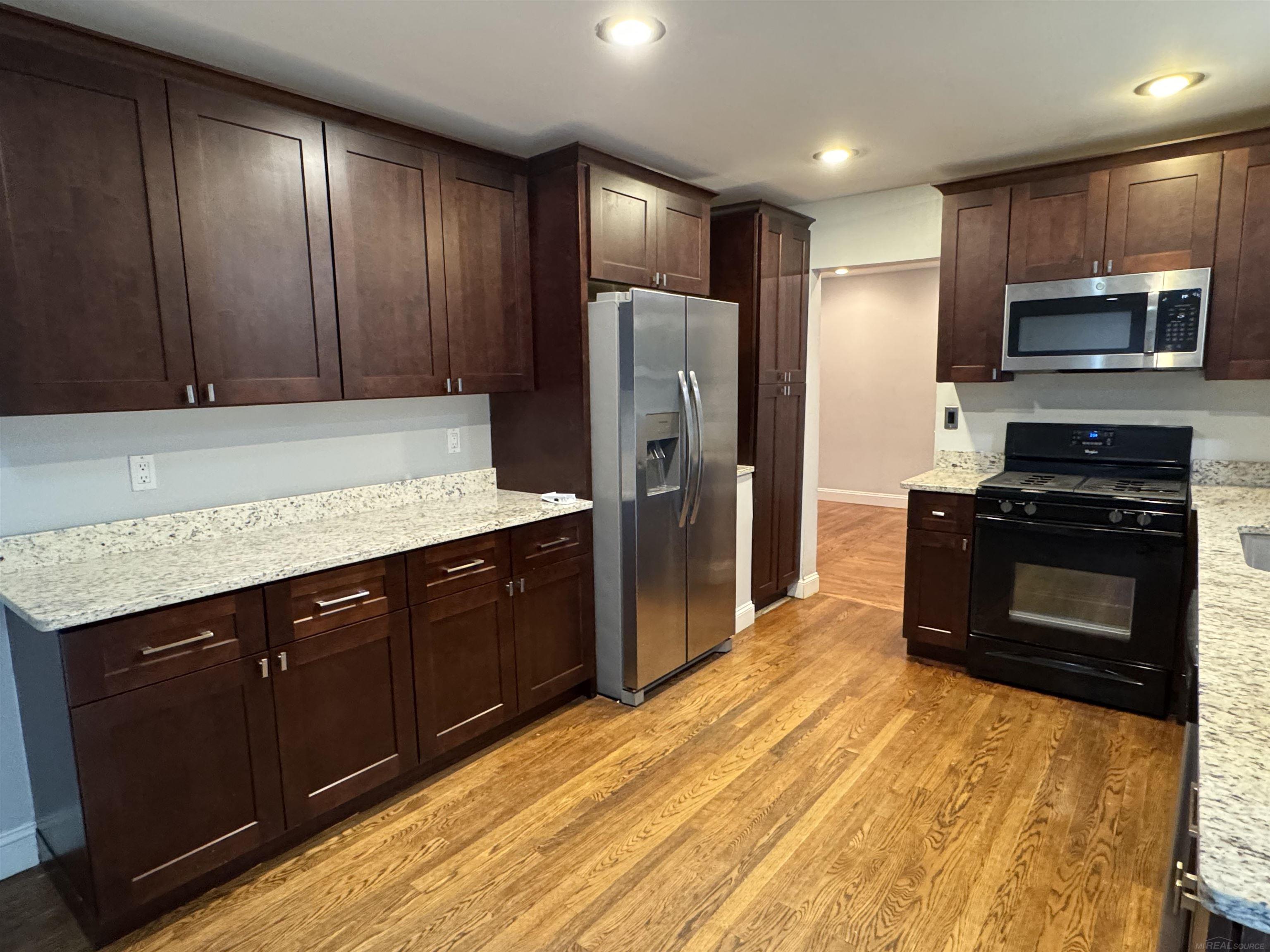 Photo 3 of Single family home for sale at 34711 Valley Frg Dr, Farmington, MI 48331 | MLS# 50213501 | Listing updated on 2026-09-18
