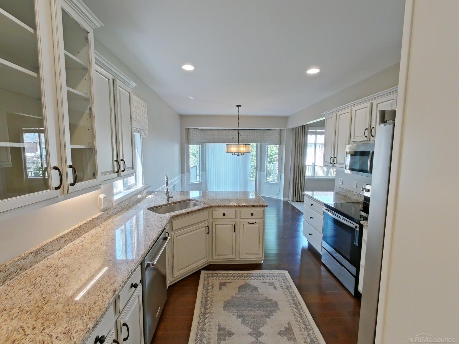 Listing Photo 3 - Condo for sale in building located at 50041 Watling St, Shelby Township, MI 48317
