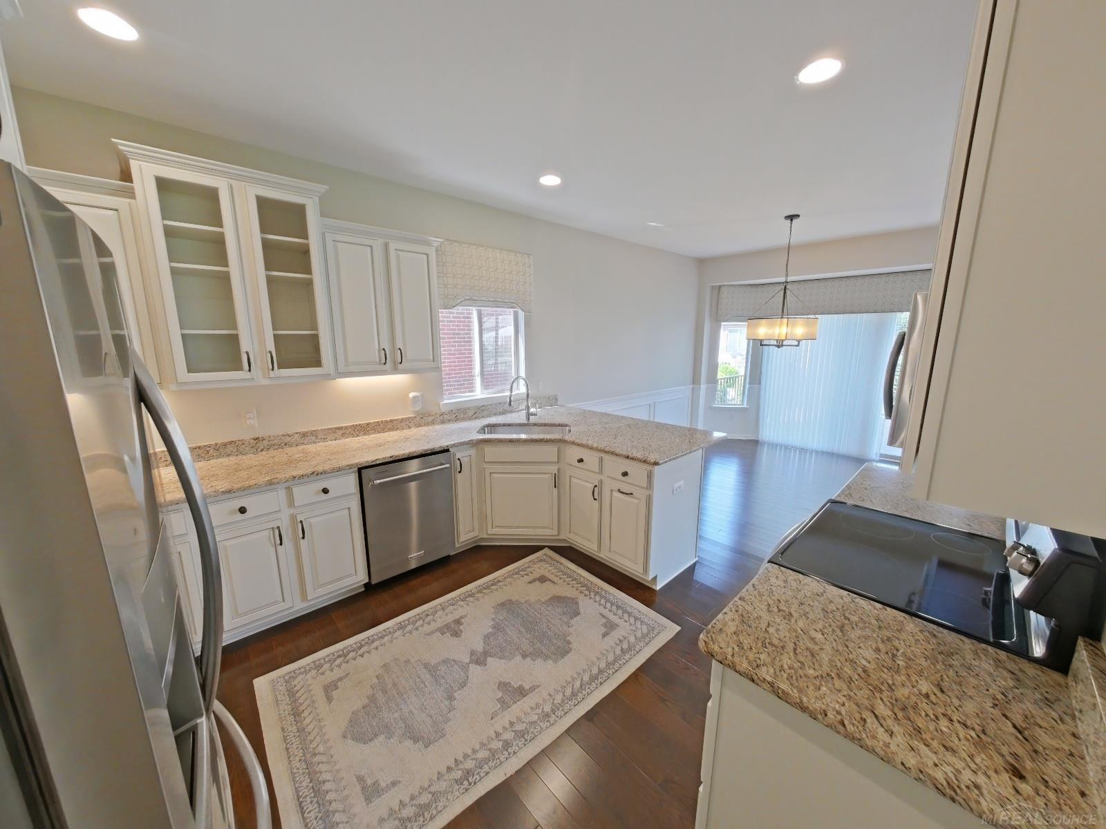 Listing Photo 4 - Condo for sale in building located at 50041 Watling St, Shelby Township, MI 48317