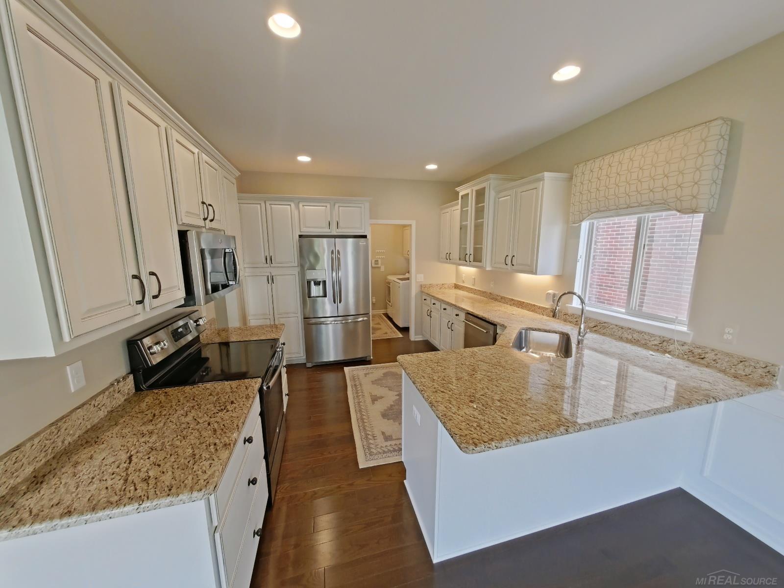 Listing Photo 5 - Condo for sale in building located at 50041 Watling St, Shelby Township, MI 48317