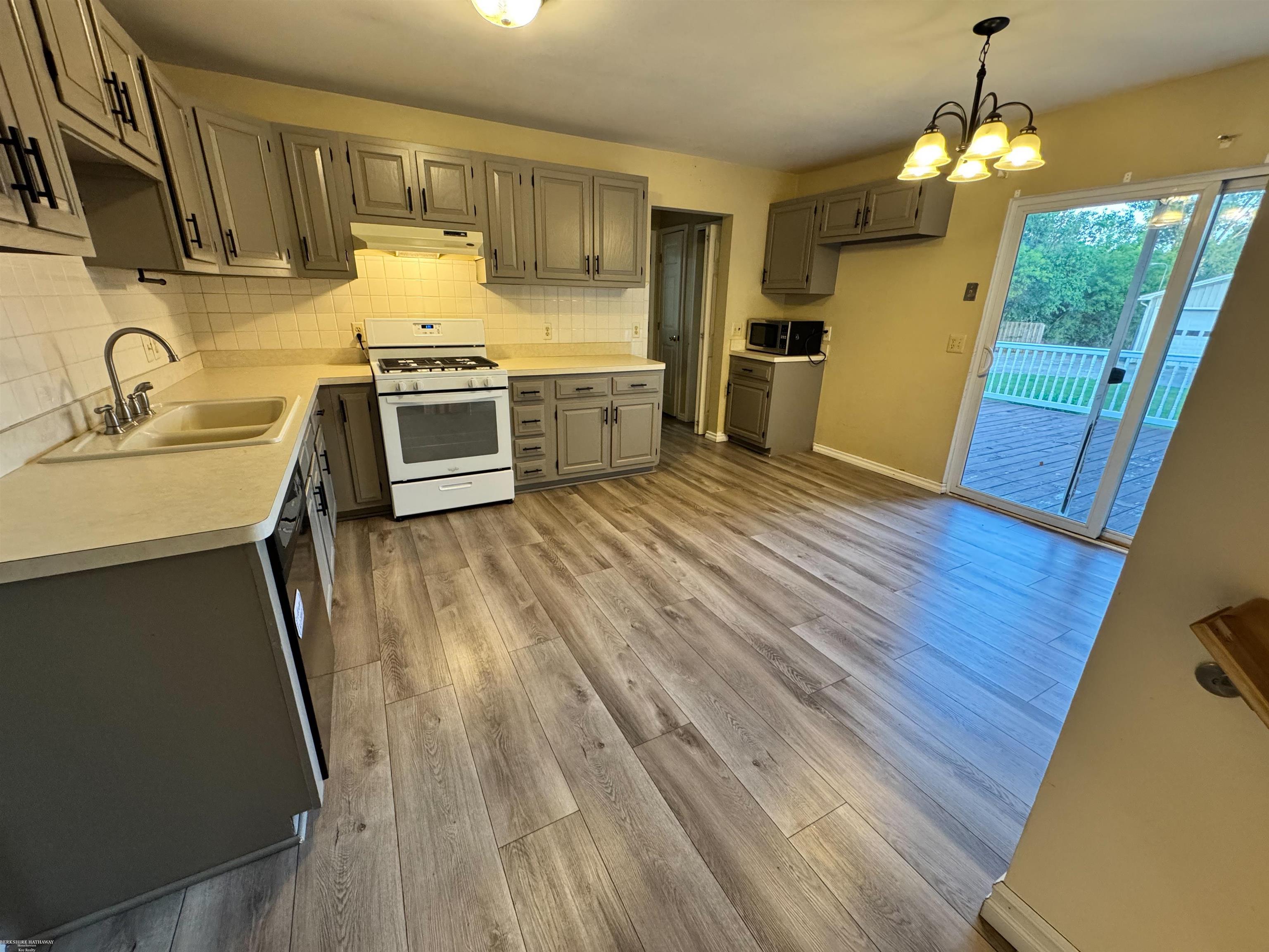 7894 Lantern Drive photo 10