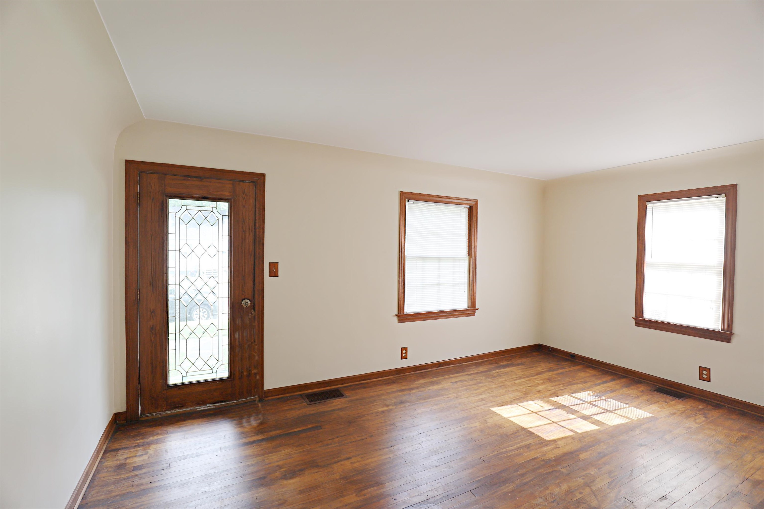 5th image of 701 Freeman Ave, Flint, MI 48507 | MLS# 50213583