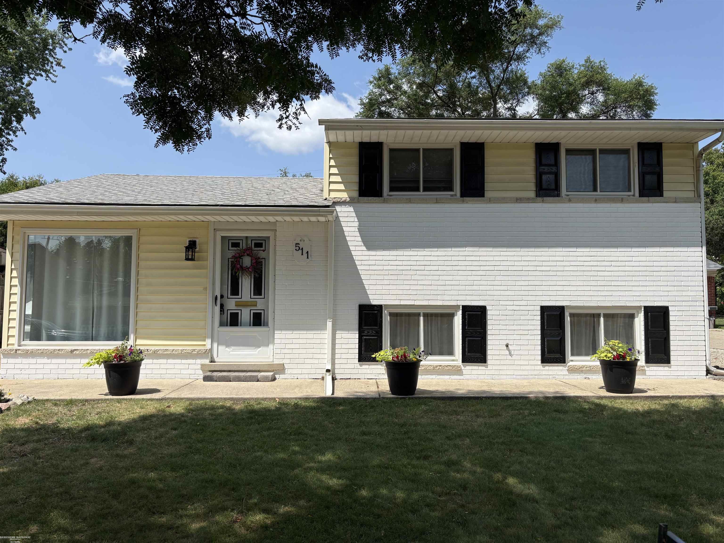 Homes for sale in Clawson, MI | 511 Kinross Ave, Clawson, MI 48017 | MLS# 50213845