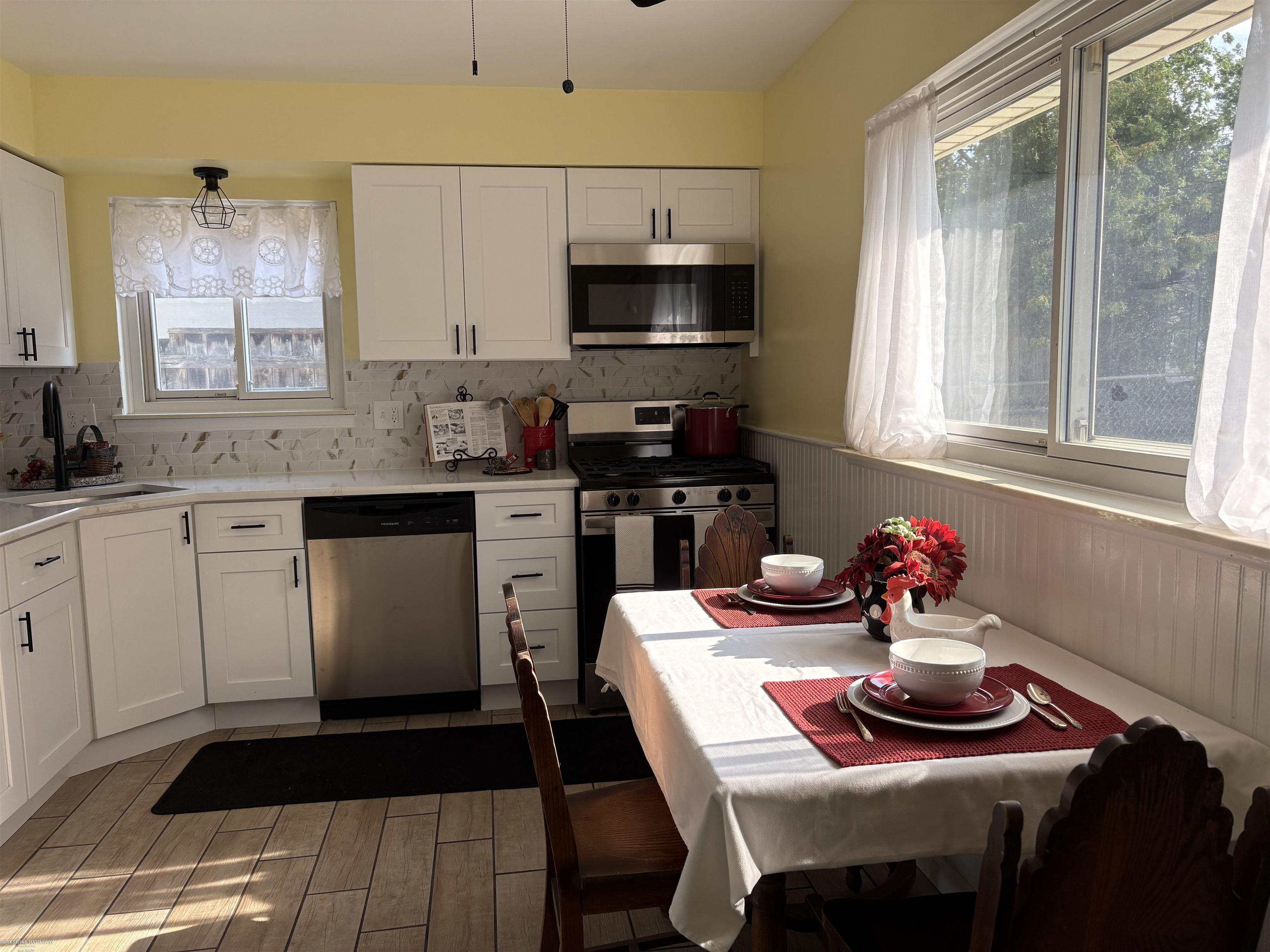 Photo 4 of Single family home for sale at 511 Kinross Ave, Clawson, MI 48017 | MLS# 58050213845 | Listing updated on 2026-09-14
