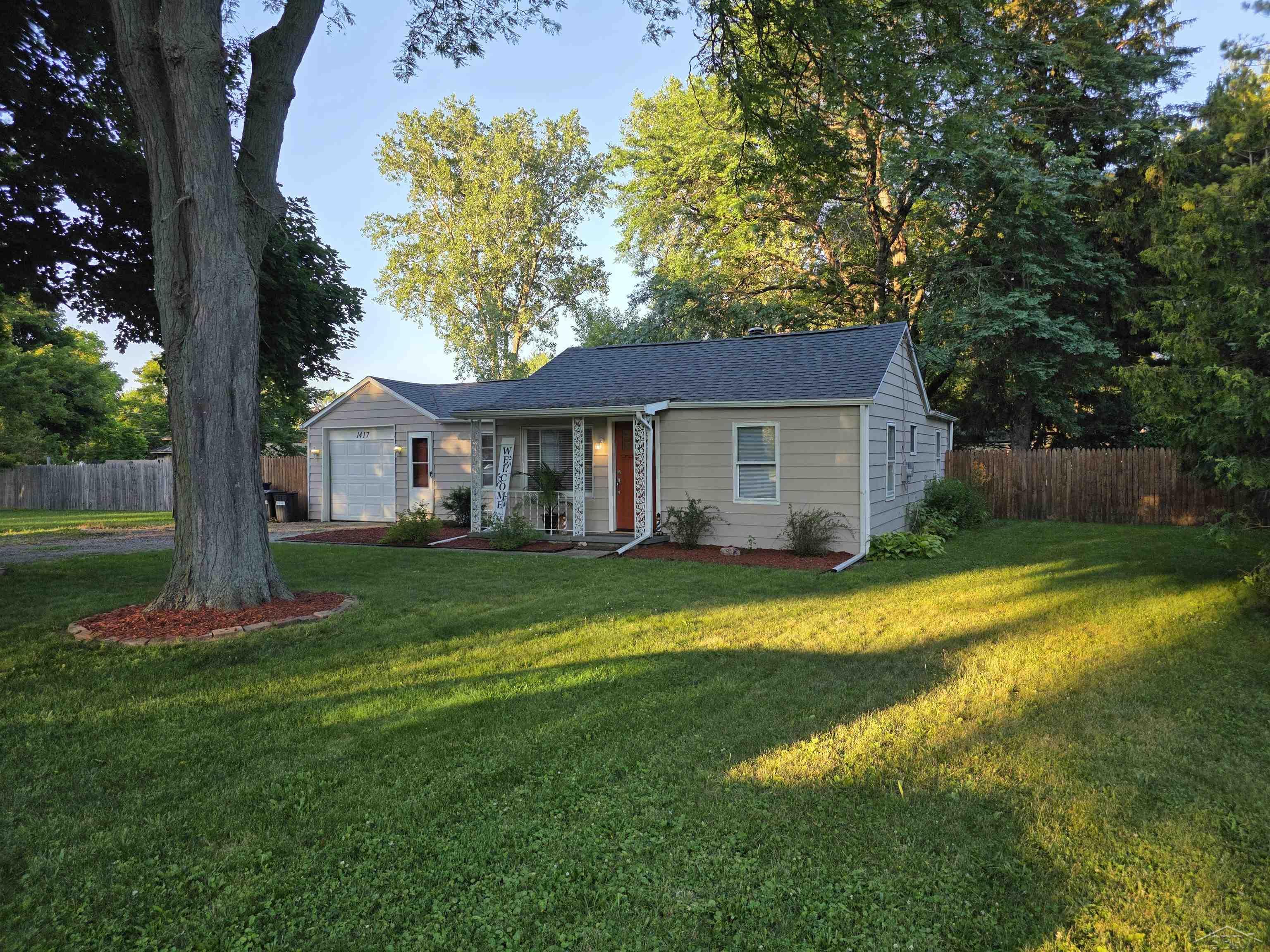 Homes for sale in Saginaw Charter Township Saginaw, MI | 1417 Pius St, Saginaw Charter Township Saginaw, MI 48638 | MLS# 61050213961