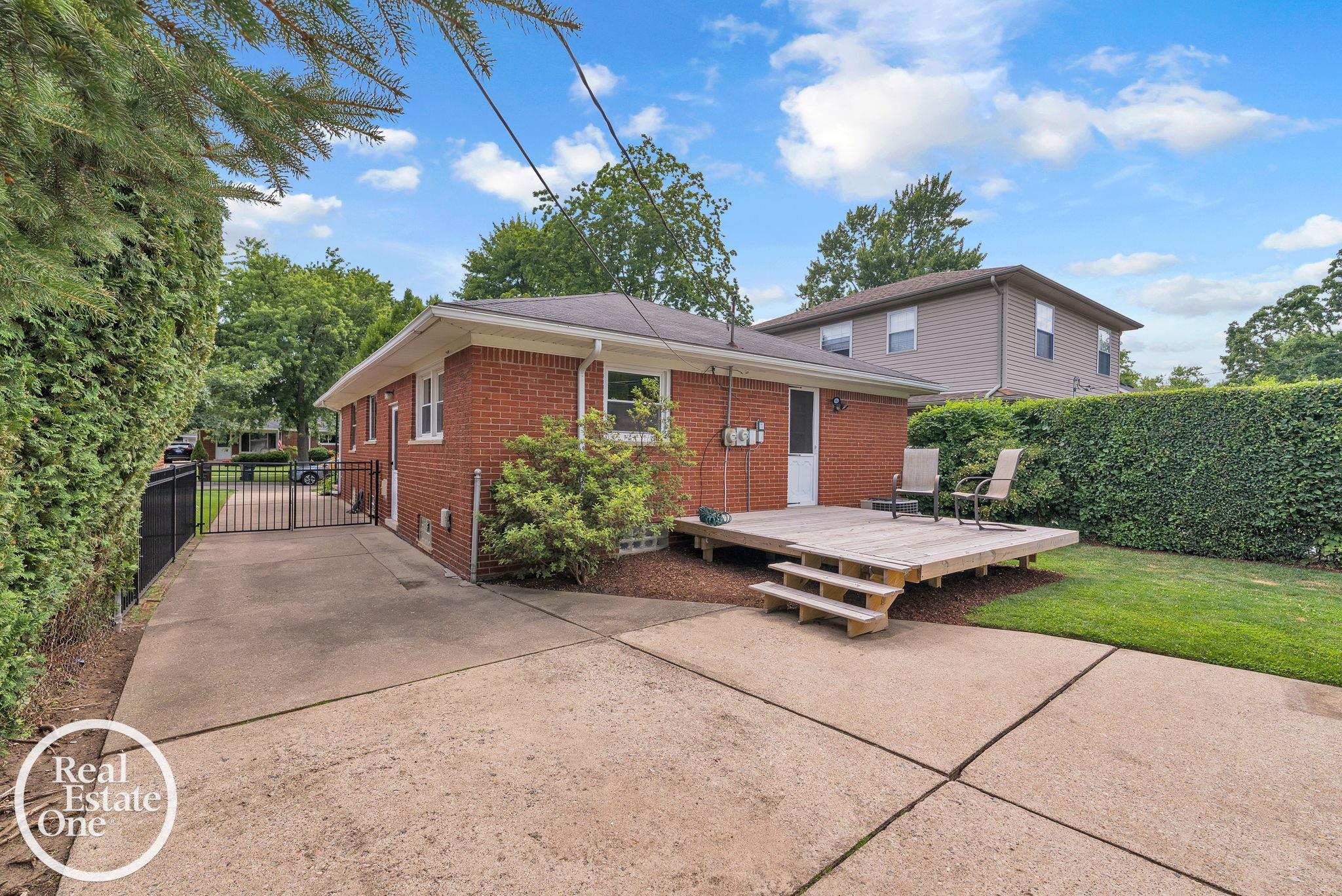 2nd image of 1806 Newcastle Rd, Grosse Pointe Woods, MI 48236 | MLS# 58050213964