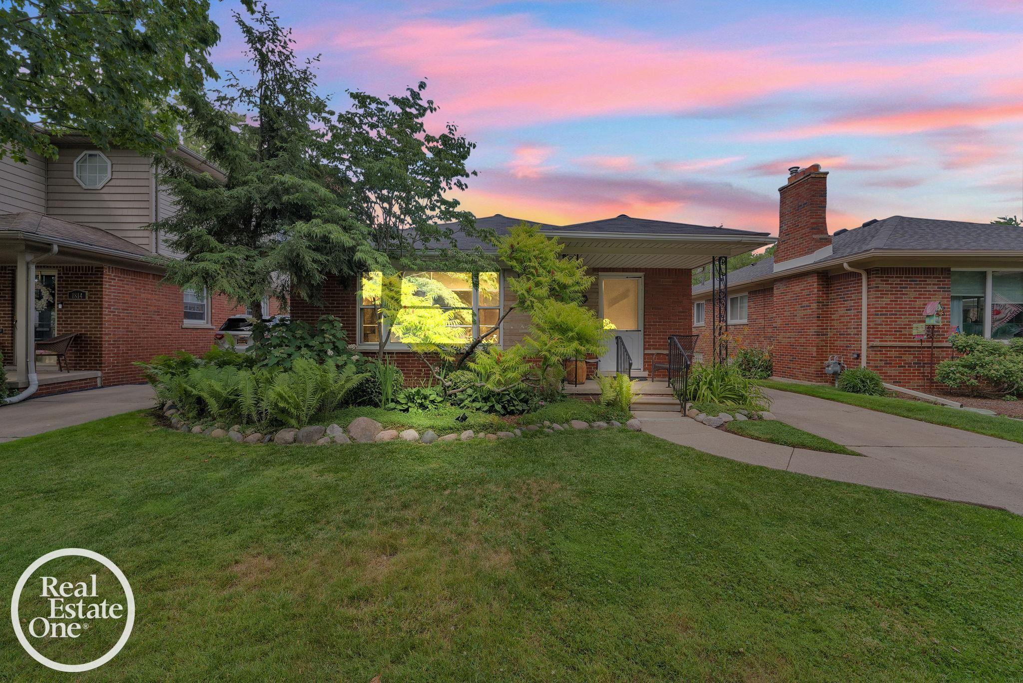 27th image of 1806 Newcastle Rd, Grosse Pointe Woods, MI 48236 | MLS# 58050213964
