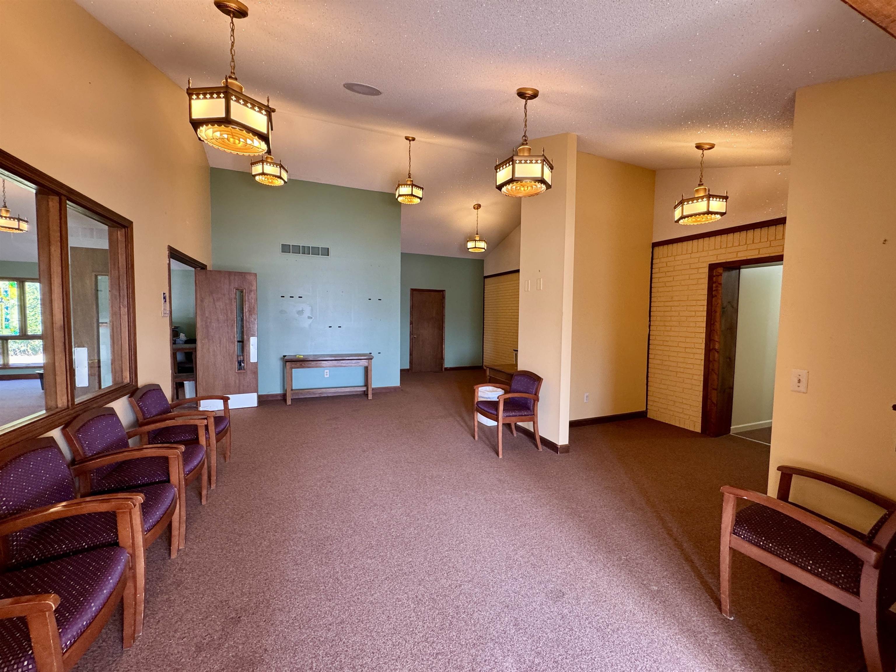2062 W Oregon Street photo 2