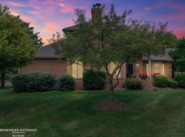 Listing Photo 3 - Condo for sale in building located at 54920 Hennington Ct, Shelby Township, MI 48316