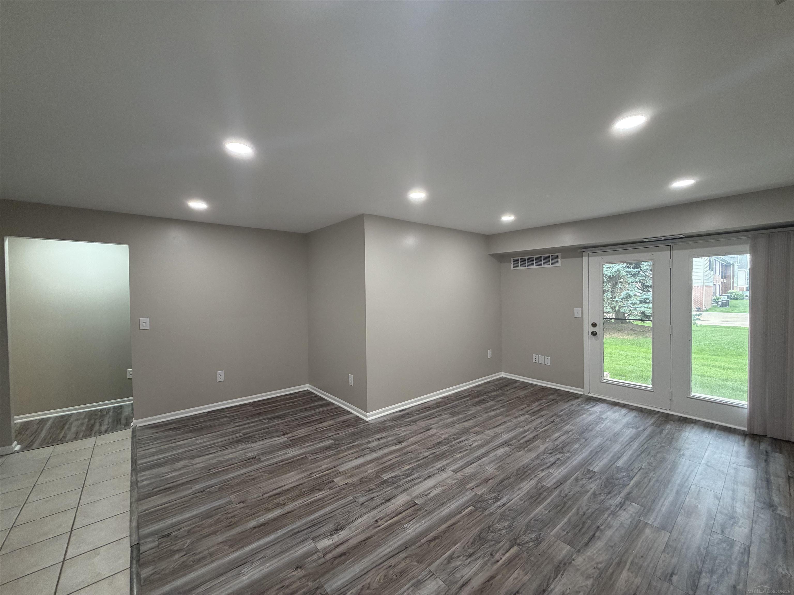 4th image of 44411 Sunnyside Dr, Sterling Heights, MI 48313 | MLS# 58050214089