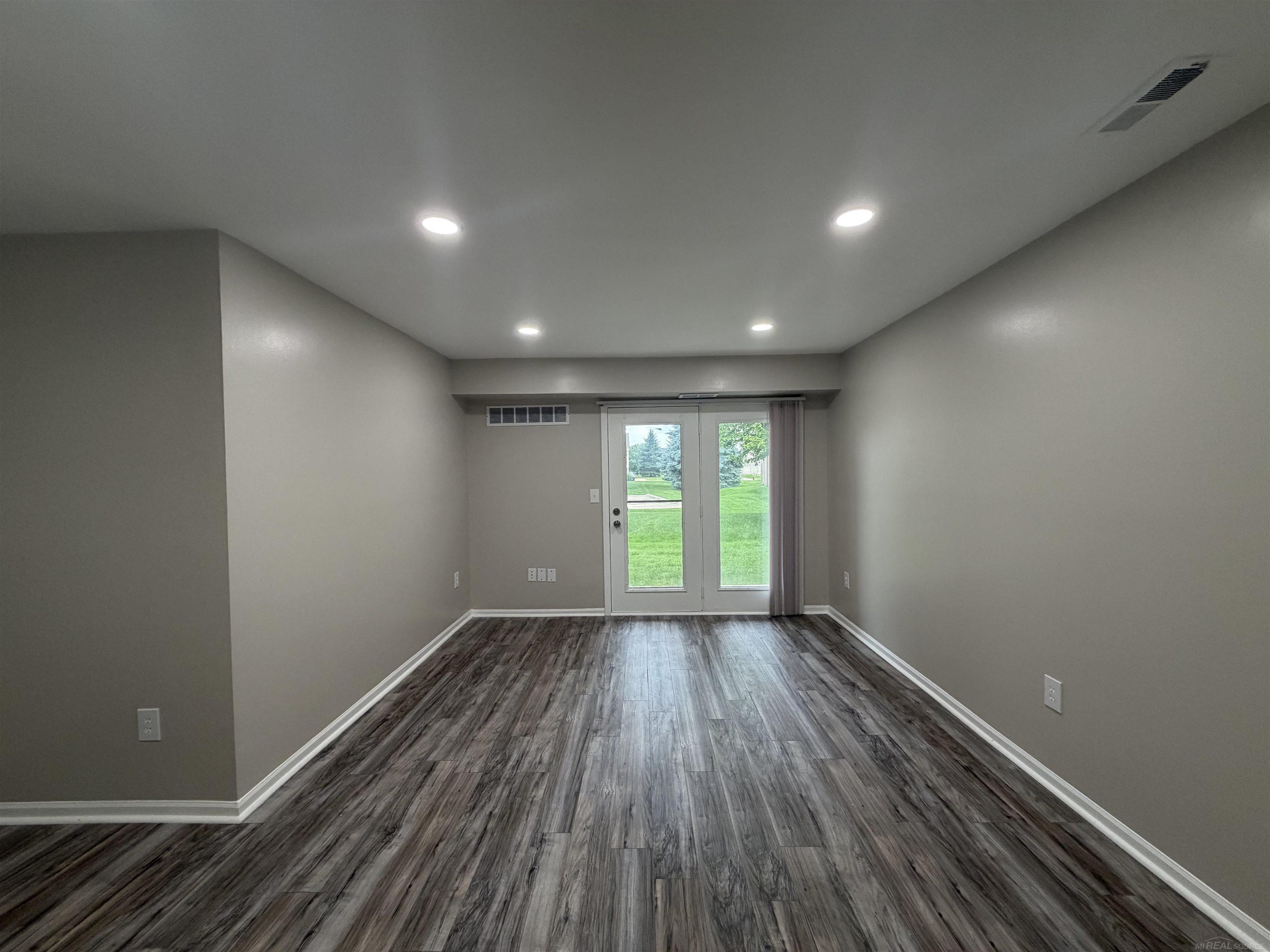 5th image of 44411 Sunnyside Dr, Sterling Heights, MI 48313 | MLS# 58050214089