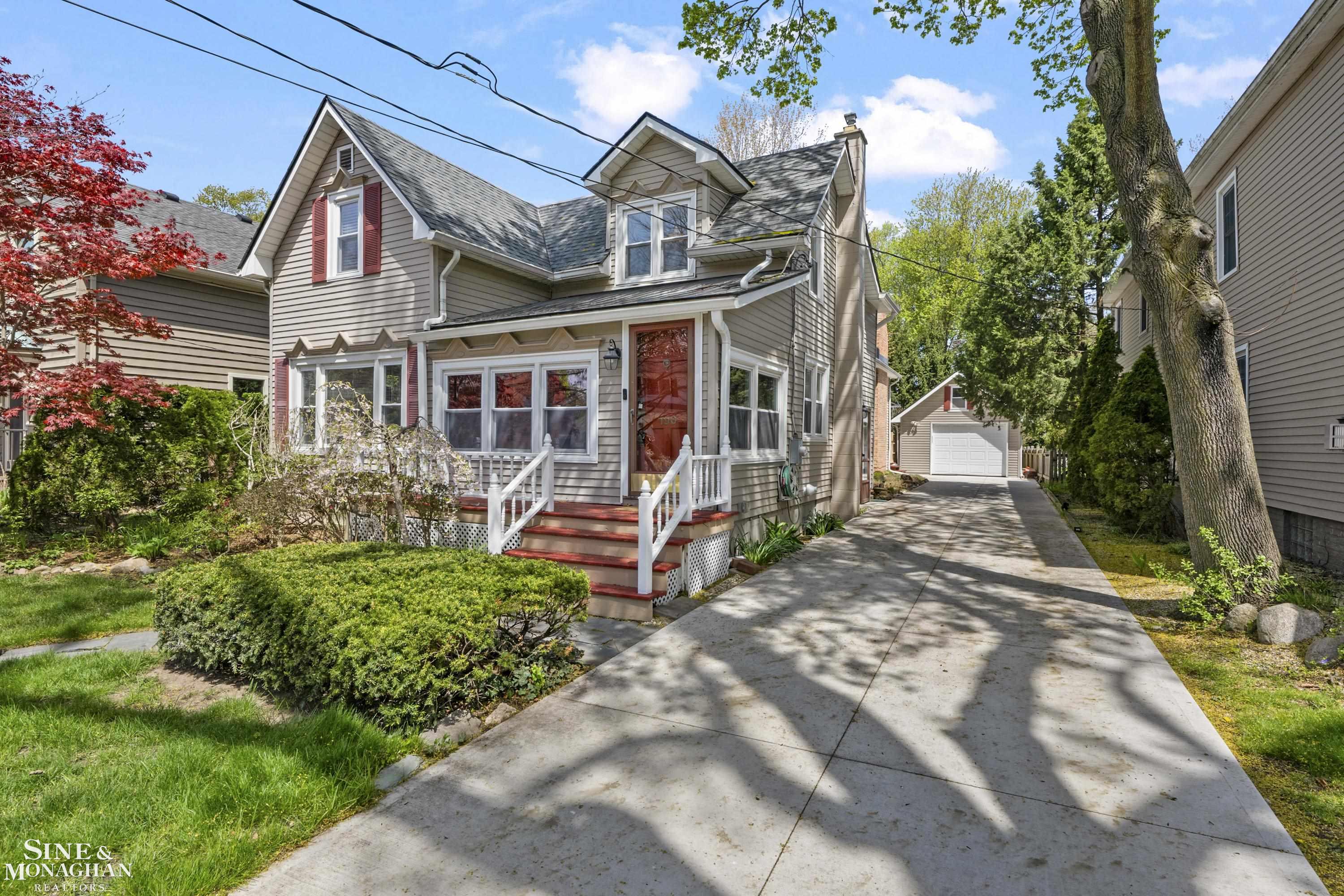 2nd image of 190 Lakeview Ave, Grosse Pointe Farms, MI 48236 | MLS# 58050214249