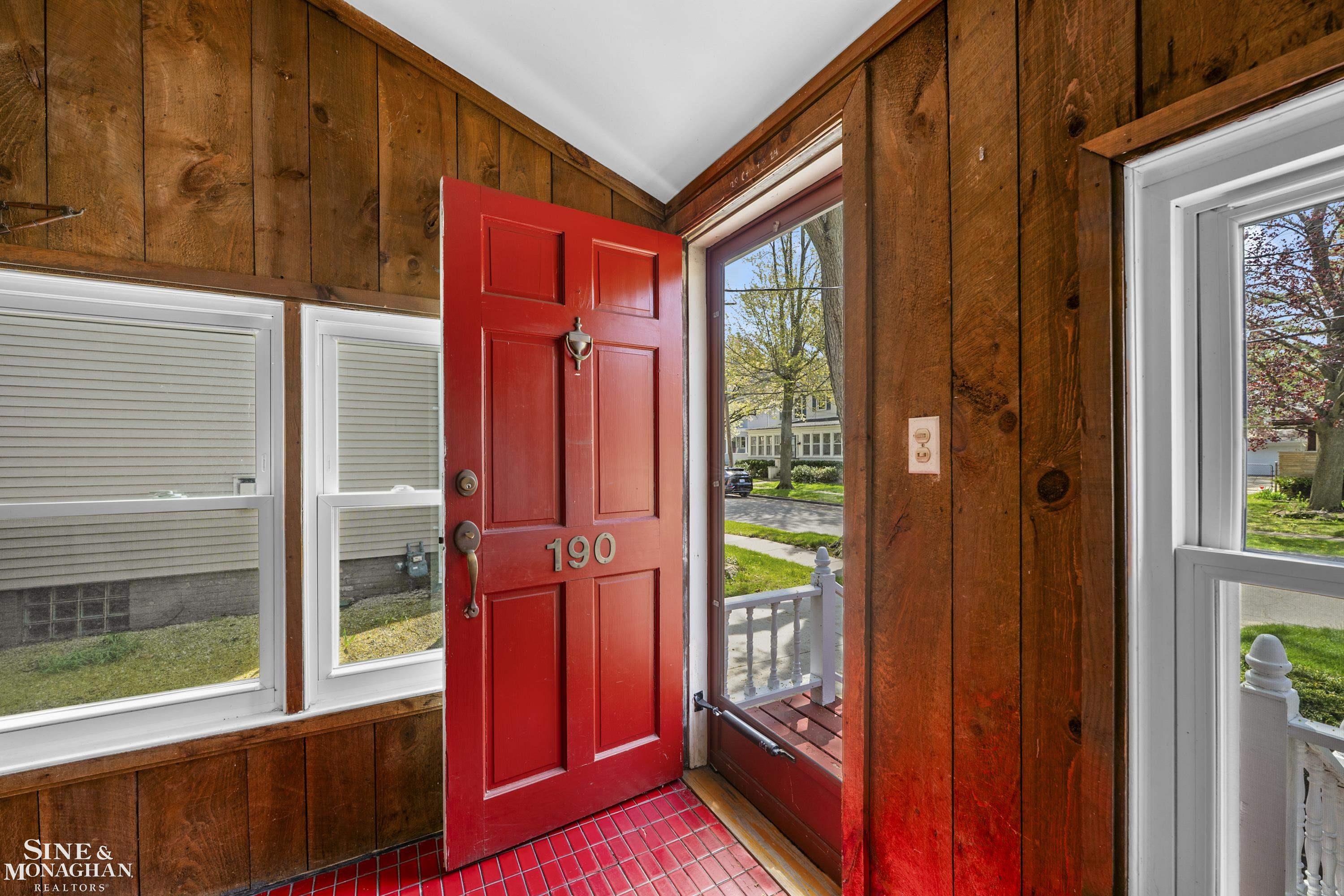 3rd image of 190 Lakeview Ave, Grosse Pointe Farms, MI 48236 | MLS# 58050214249