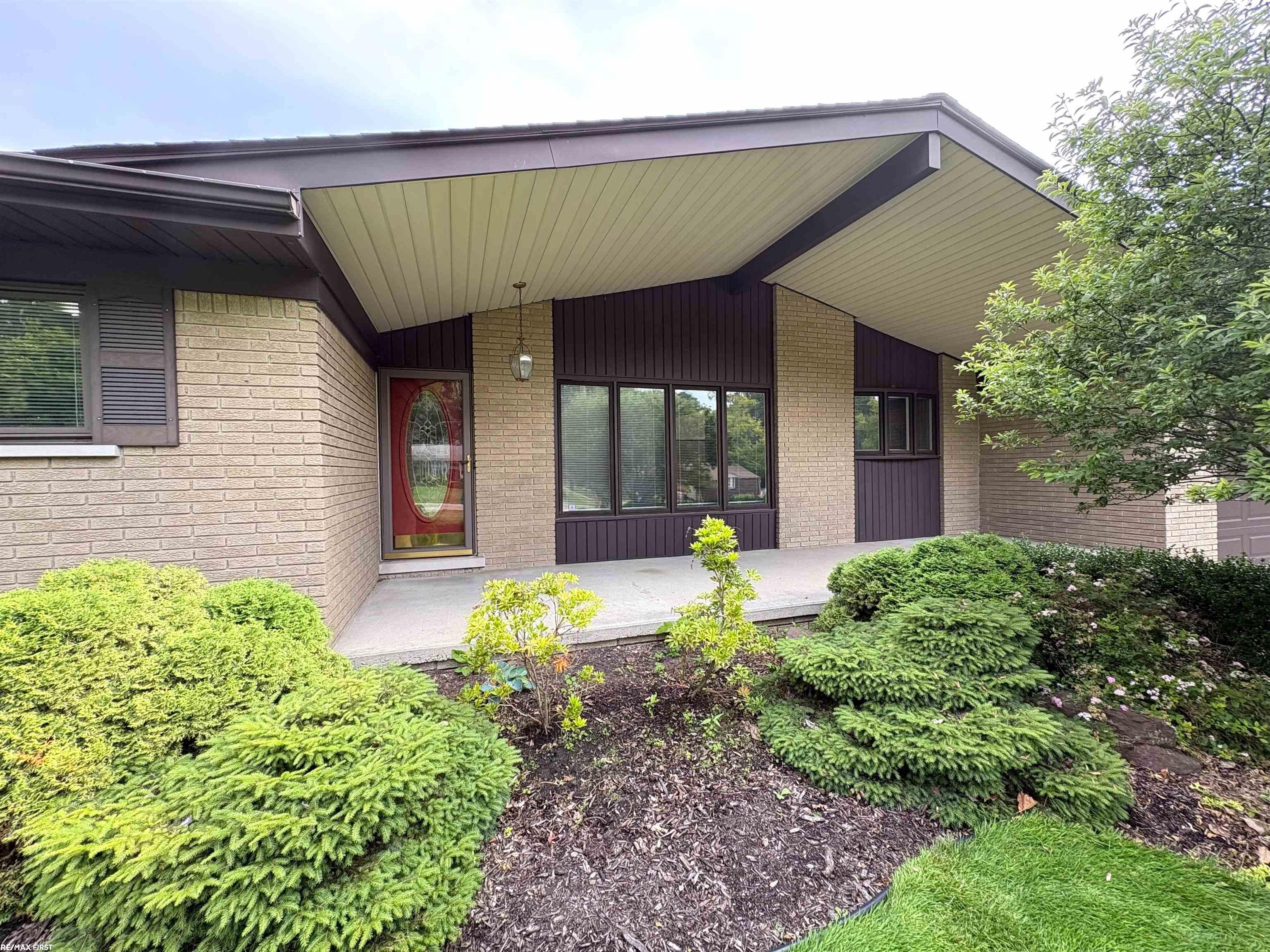 Photo 2 of Single Family Residence at 20210 Anita St, Clinton Township, MI 48036 | MLS# 50214352 |  | Sold on 2026-08-10