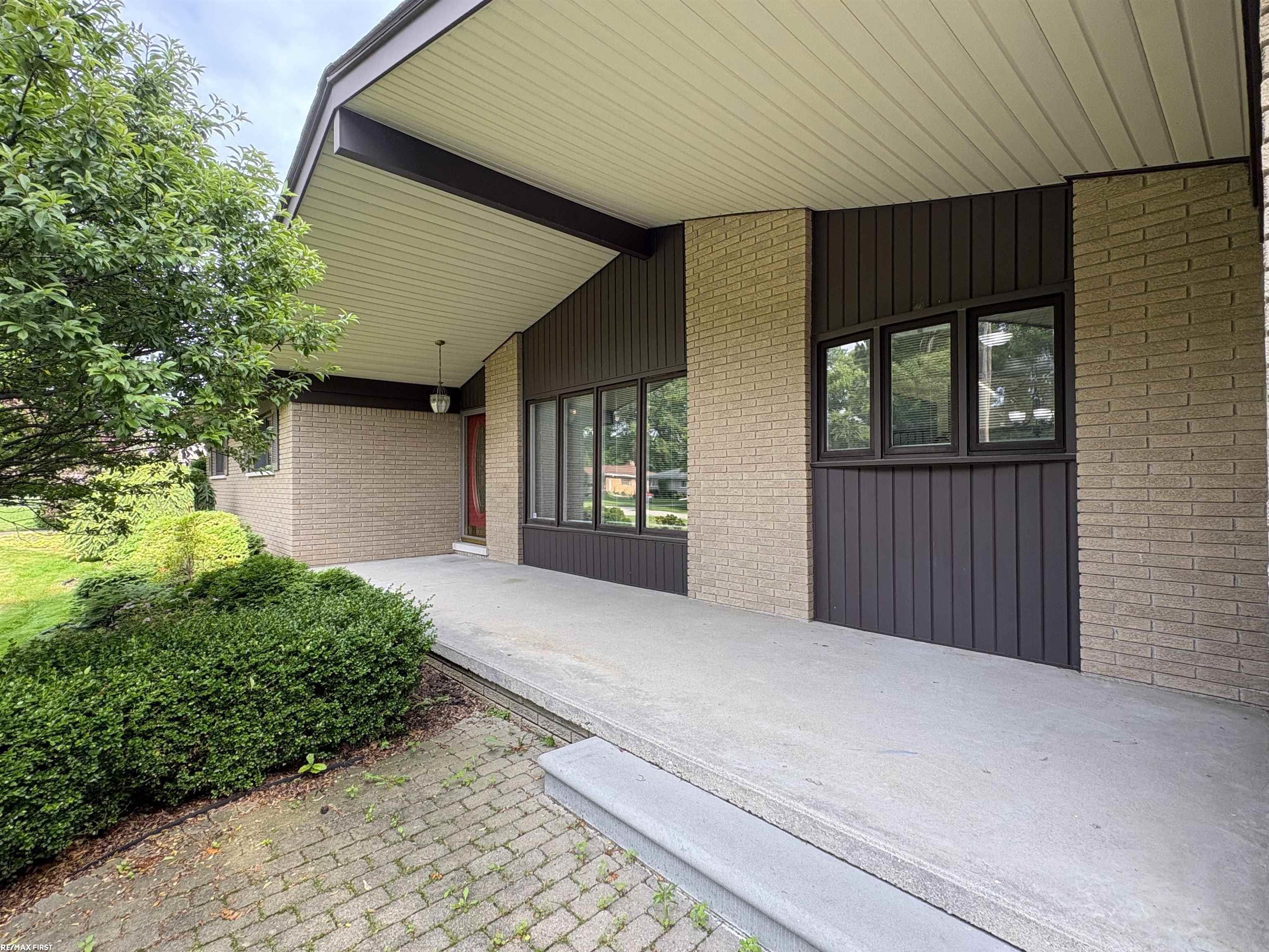Photo 3 of Single Family Residence at 20210 Anita St, Clinton Township, MI 48036 | MLS# 50214352 |  | Sold on 2026-08-10