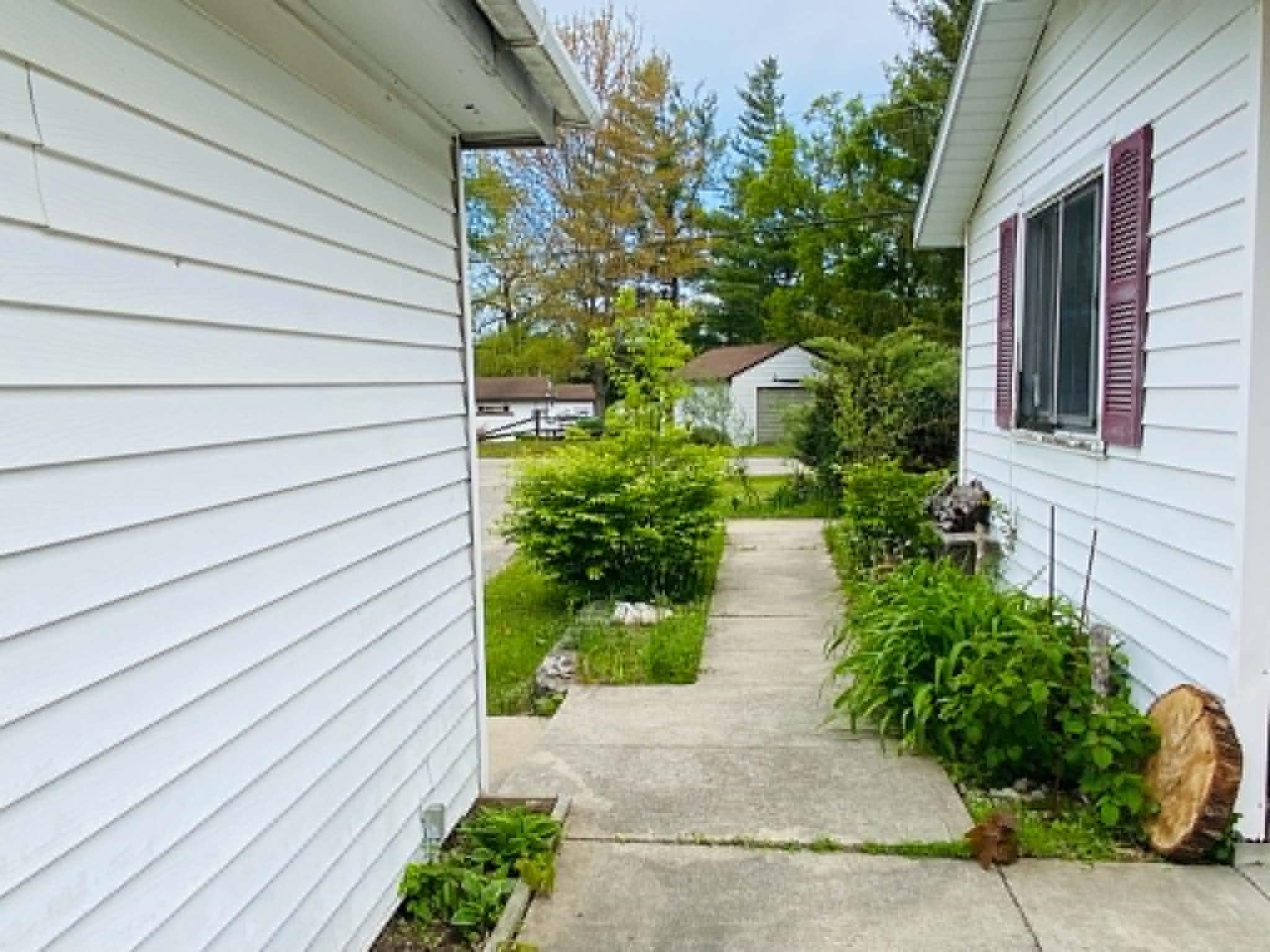 3rd image of 402 S Scott Dr, Farwell, MI 48622 | MLS# 50214405