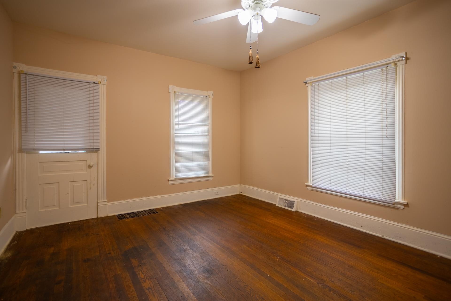 3rd image of 526 E Williams St, Owosso, MI 48867 | MLS# 5050214423