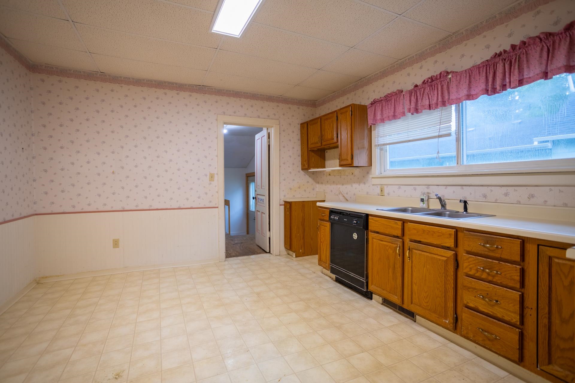 4th image of 526 E Williams St, Owosso, MI 48867 | MLS# 5050214423