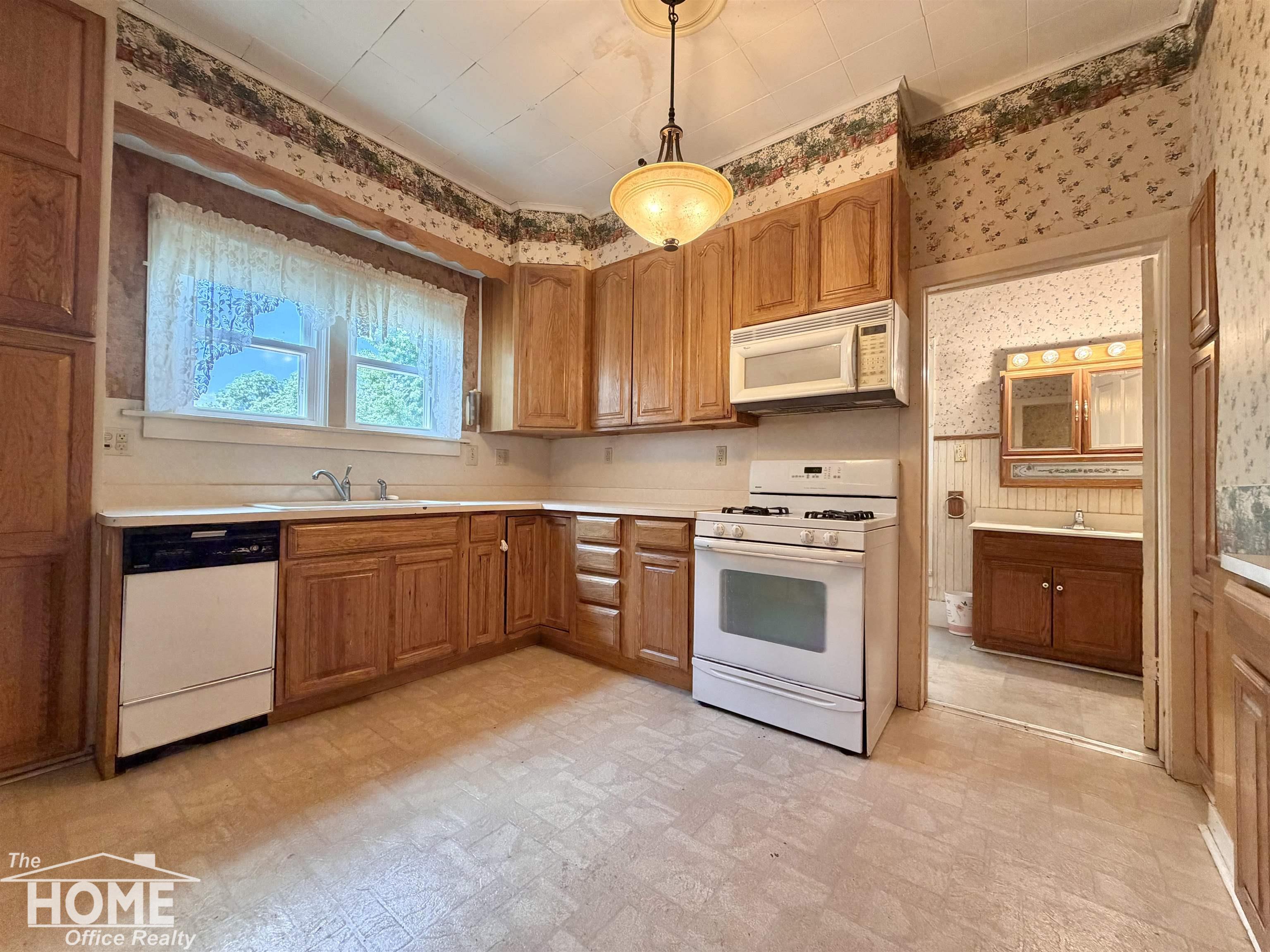 Homes for sale in Owosso City Shiawassee, MI | 822 S Cedar St, Owosso City Shiawassee, MI 48867 | MLS# 5050214501