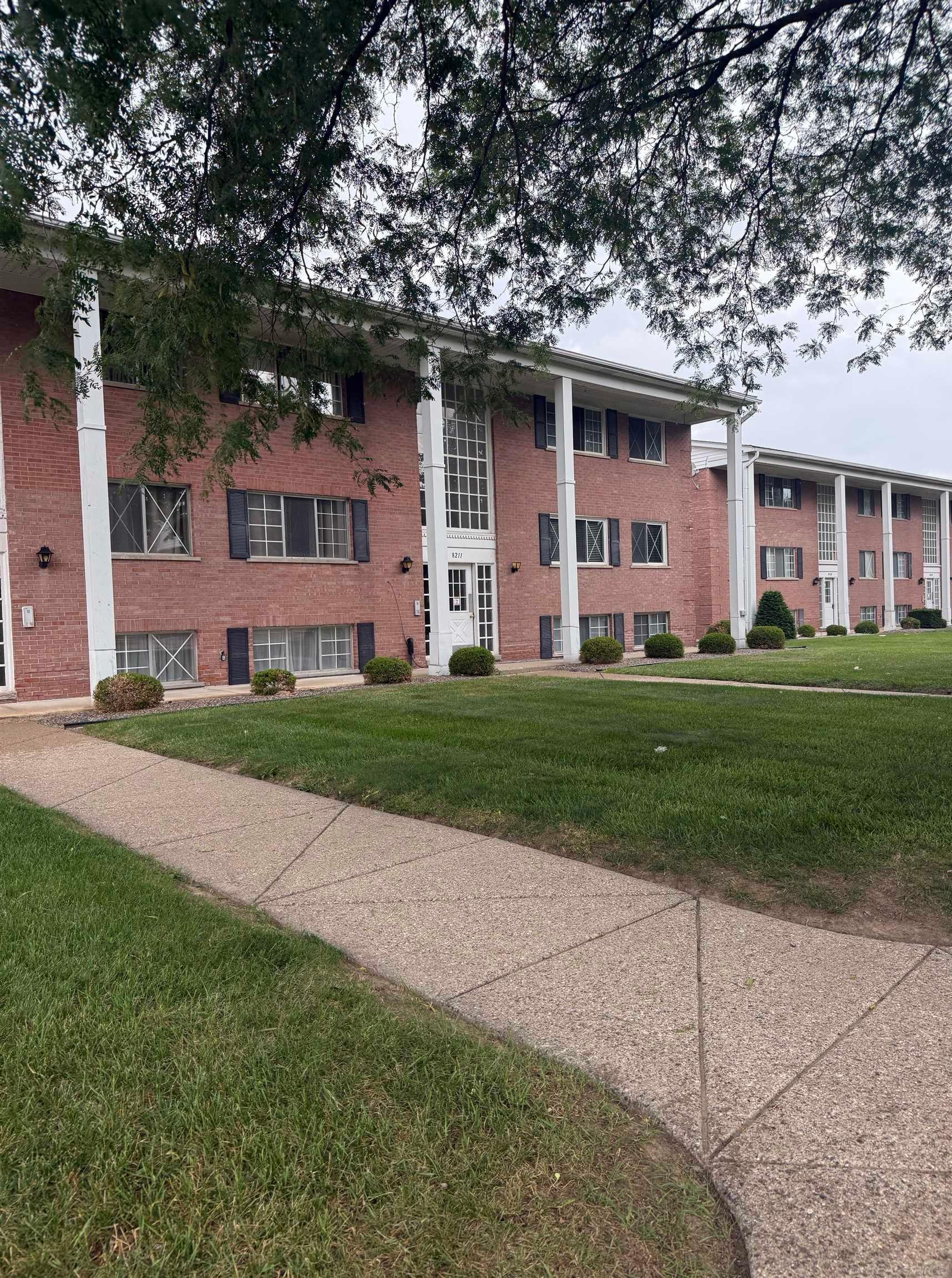 Homes for sale in Sterling Heights, MI | 8211 Denwood #4 Dr, Sterling Heights, MI 48312 | MLS# 50214502