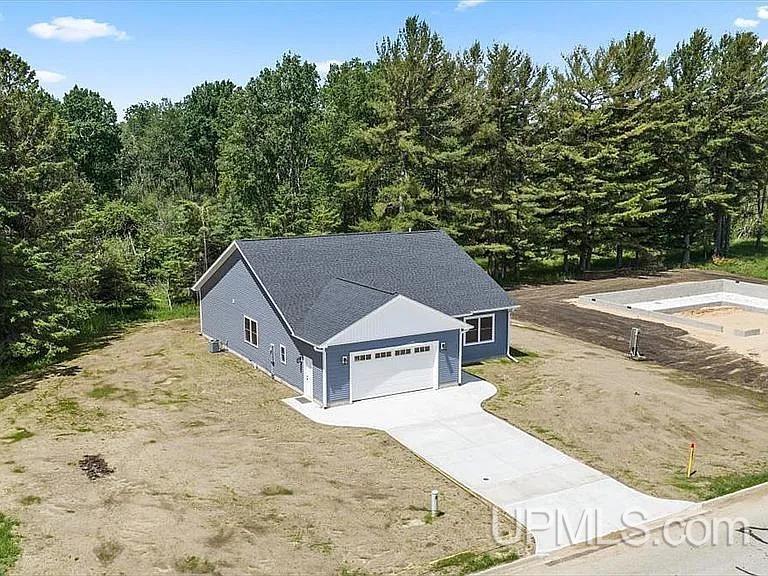 Homes for sale in Escanaba, MI | 820 Willow Creek Rd, Escanaba, MI 49829 | MLS# 50214566