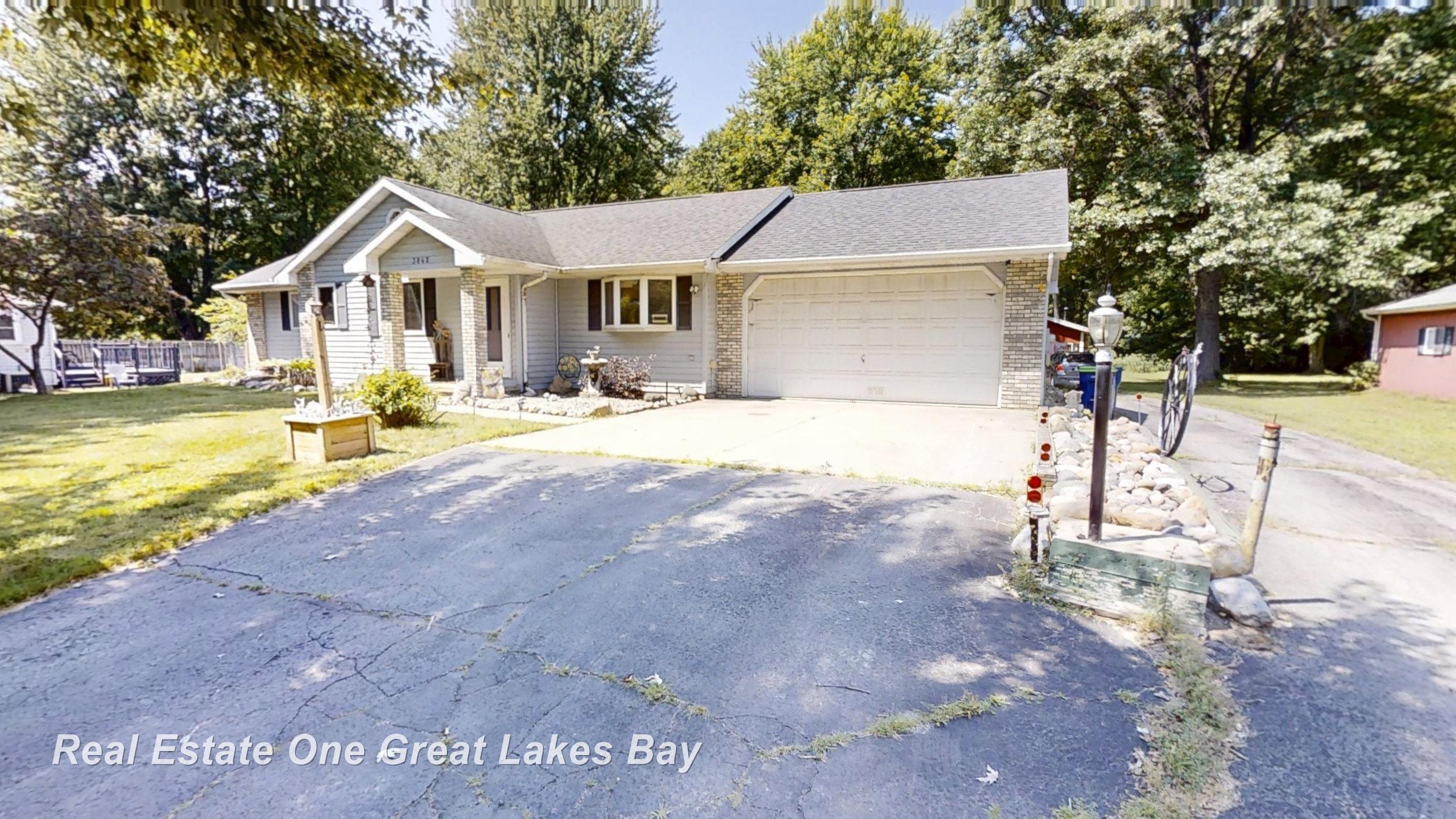 Homes for sale in Bridgeport Charter Township Saginaw, MI | 3842 Clutier Rd, Bridgeport Charter Township Saginaw, MI 48601 | MLS# 61050214735